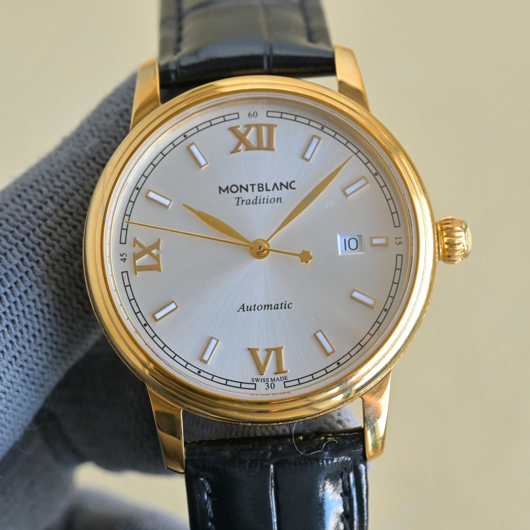 NO:552908,Platinum [TW Factory New Product Recommendation Latest Masterpiece] Original replica Montblanc Star Series 134359 watch series!  1 Diameter 42MM, thickness 9.53MM!  2Quenching process blue steel needle, made with TW heavy gold!  3Pelletteria Italian cowhide + pin buckle!  4 Equipped with imported 2824 movement, 6-digit calendar, presenting and displaying functions in the most straightforward way, elegant style!  A work of TW Factory’s craftsmanship, you deserve it!  ,,montblanc,cowhide19860909白 金【TW Factory新品推荐 最新力作】原版复刻 万宝龙明星系列134359腕表系列！ 1直径42MM,厚度9.53MM！ 2淬火工艺蓝钢针,TW重金打造！ 3Pelletteria意大利牛皮+针扣！ 4搭载进口2824机芯,6字位,日历,最为直白的方式呈现与显示功能,优雅风范！ TW Factory工厂匠心之作 您值得拥有！,,montblanc,cowhide,Watch