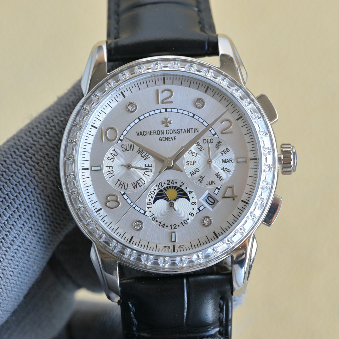 NO:552860,Platinum, 50 Diamonds Vacheron Constantin - Vacheron Constantin R46 Upgraded version of the Heritage series, multifunctional design and top quality. Important note (the upgraded version has an improved shell that is thinner than the old version, the glass has been upgraded to be wear-resistant and fall-resistant, and is smoother and more beautiful than the old version! The inner cover has been updated to a steel inner cover; the texture and feel of the watch  Looks more perfect) 18k quality furnace vacuum plating... (High-quality, normal wearing, 0 repair quality) This watch uses a multi-functional original imported movement, with six-pin multi-function display, high-end and atmospheric design style, (function displays week, calendar, month, day and night stars 24 hours) The case is made of 316 imported fine steel, sapphire glass super anti-scratch mirror, and imported calfskin strap buckle!  'You can easily own time, but you cannot easily own Vacheron Constantin', (actual photo) The manufacturer strongly recommends this Vacheron Constantin series... Your precious wrist needs (focus on original new machines),,vacheron,cowhide19860909白 金 钻50 江诗丹顿 -Vacheron Constantin R46 升级版传袭系列,多功能设计顶级品质.重要提示（升级版改进壳身比旧版本更薄、玻璃升级耐磨抗摔、比旧版本更平整美观！内罩更新成钢鑫制内罩；手表质感 手感 显得更完美）18k品质炉内真空电镀……（高品质正常佩戴0返修的质量）此款手表使用多功能原装进口机芯,具有六针多样功能显示高端.大气的设计风格,（功能显示星期 日历 月份 日夜星辰 24小时）套壳使用316进口精钢 、蓝宝石玻璃超强防刮花镜面,搭配进口小牛皮表带扣！“你可以轻易拥有时间、但你不能轻易拥有江诗丹顿”、（实拍图）厂家强强推荐此款江诗传袭系列...你宝贵的腕上需（专注原装新机）,,vacheron,cowhide,Watch