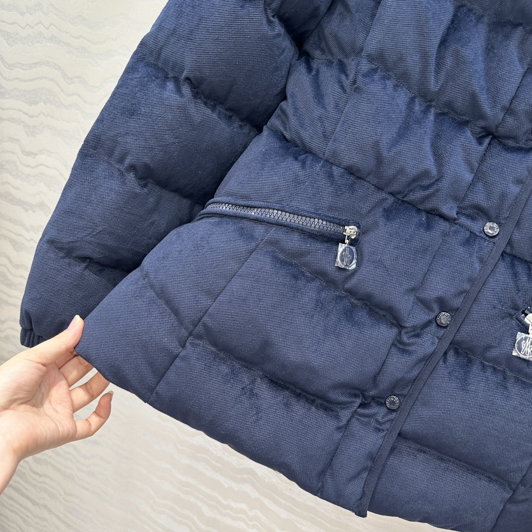 羽绒服主推款❤️原单品质Mo秋冬必入宝石蓝Barante小蛮腰腰羽绒服！原版定制进口丝绒面料质感柔软细腻