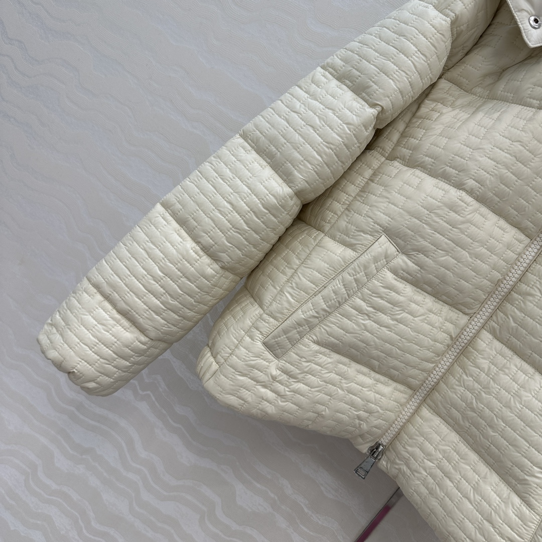 羽绒服主推款❤️原单品质Mo秋冬必入奶油华夫格羽绒服！原版定制亮面记忆丝质感柔软细腻超赞！饼干格缝隙收腰