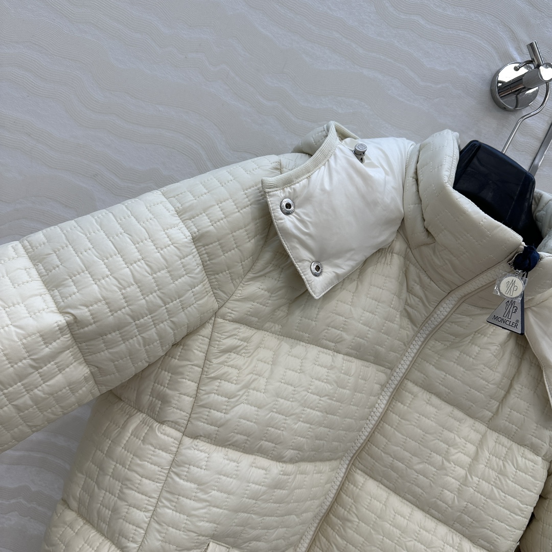 羽绒服主推款❤️原单品质Mo秋冬必入奶油华夫格羽绒服！原版定制亮面记忆丝质感柔软细腻超赞！饼干格缝隙收腰