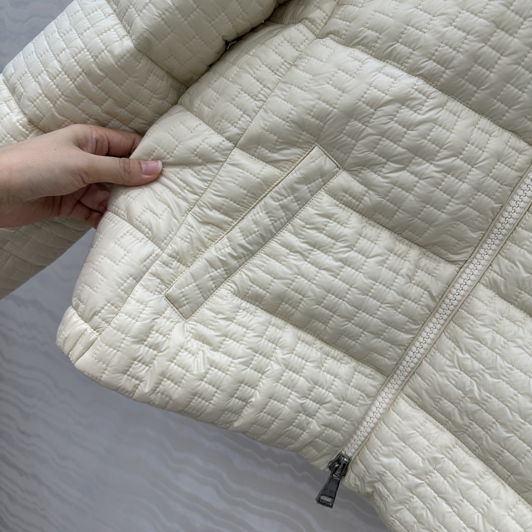 羽绒服主推款❤️原单品质Mo秋冬必入奶油华夫格羽绒服！原版定制亮面记忆丝质感柔软细腻超赞！饼干格缝隙收腰