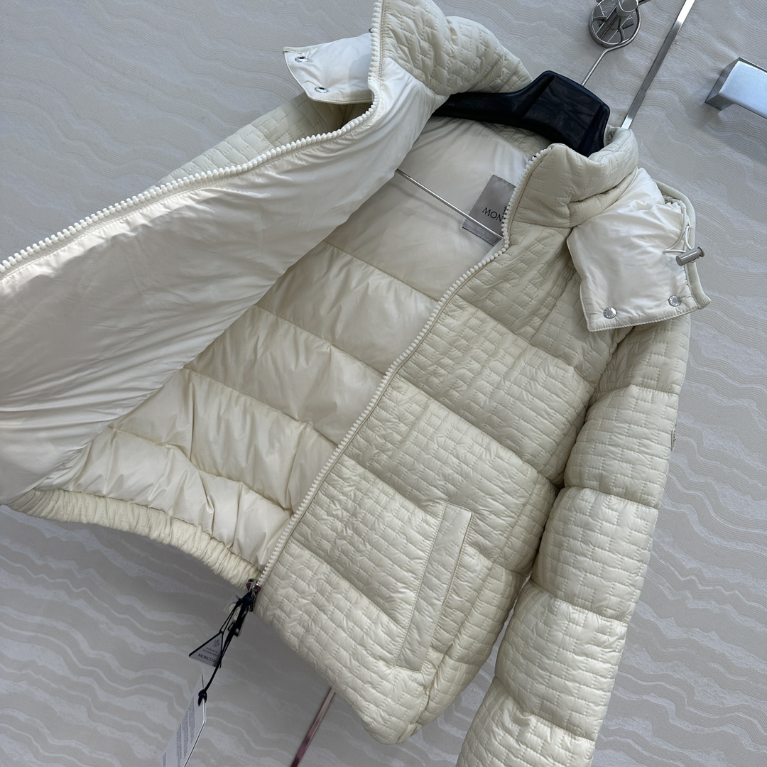 羽绒服主推款❤️原单品质Mo秋冬必入奶油华夫格羽绒服！原版定制亮面记忆丝质感柔软细腻超赞！饼干格缝隙收腰