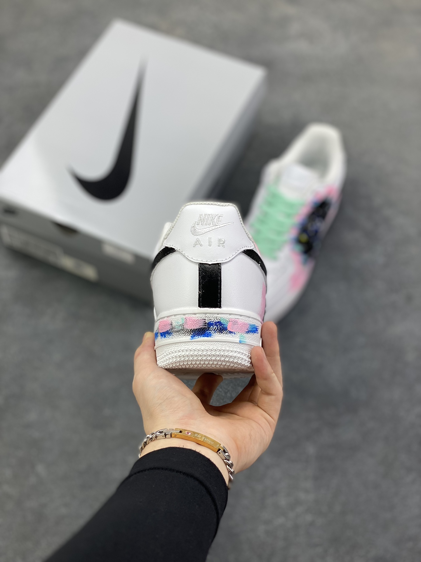 图片[4]-【定制球鞋】Nike Air Force 1 新奇点 十二星座 巨蟹座 星空个性涂鸦时尚简约 舒适百搭 高级潮流 防滑耐磨 低帮 板鞋 男女同款 粉蓝色黑白天蓝色色折边针车 工艺难度大 原楦头原纸板 原装鞋盒 定制五金配件 内置全掌气垫 原厂鞋底 货号：CW2288-111 尺码：36 36.5 37.5 38 38.5 39 40 40.5 41 42 42.5 43 44 44.5 45-选品中心