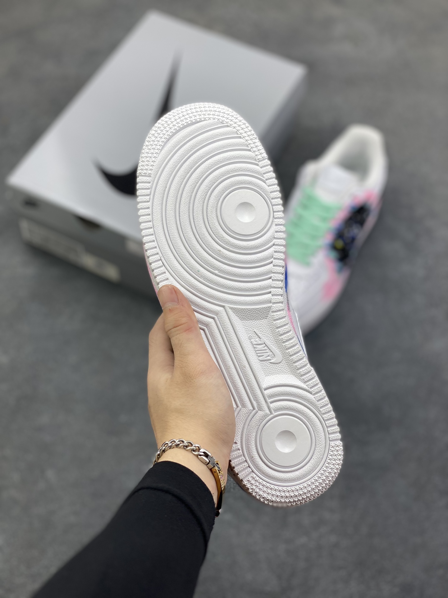 图片[5]-【定制球鞋】Nike Air Force 1 新奇点 十二星座 巨蟹座 星空个性涂鸦时尚简约 舒适百搭 高级潮流 防滑耐磨 低帮 板鞋 男女同款 粉蓝色黑白天蓝色色折边针车 工艺难度大 原楦头原纸板 原装鞋盒 定制五金配件 内置全掌气垫 原厂鞋底 货号：CW2288-111 尺码：36 36.5 37.5 38 38.5 39 40 40.5 41 42 42.5 43 44 44.5 45-选品中心