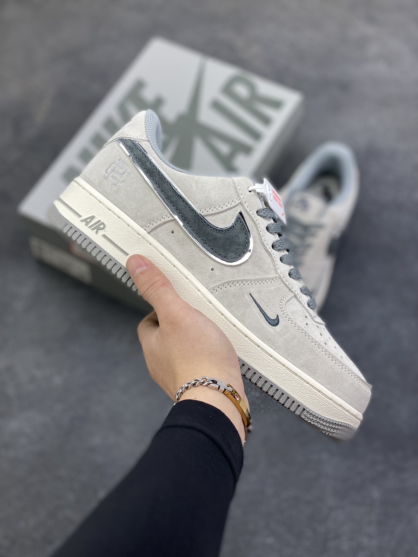 Nike Air Force 1 Low 空军一号低帮百搭休闲运动板鞋。柔软、弹性十足的缓震性能和出色的中底设计，横跨复古与现代的外型结合，造就出风靡全球三十多年的Force 1，直到今天还深受青睐。 货号：WW5021-627 尺码：36 36.5 37.5 38 38.5 39 40 40.5 41 42 42.5 43 44 44.5 45-选品中心