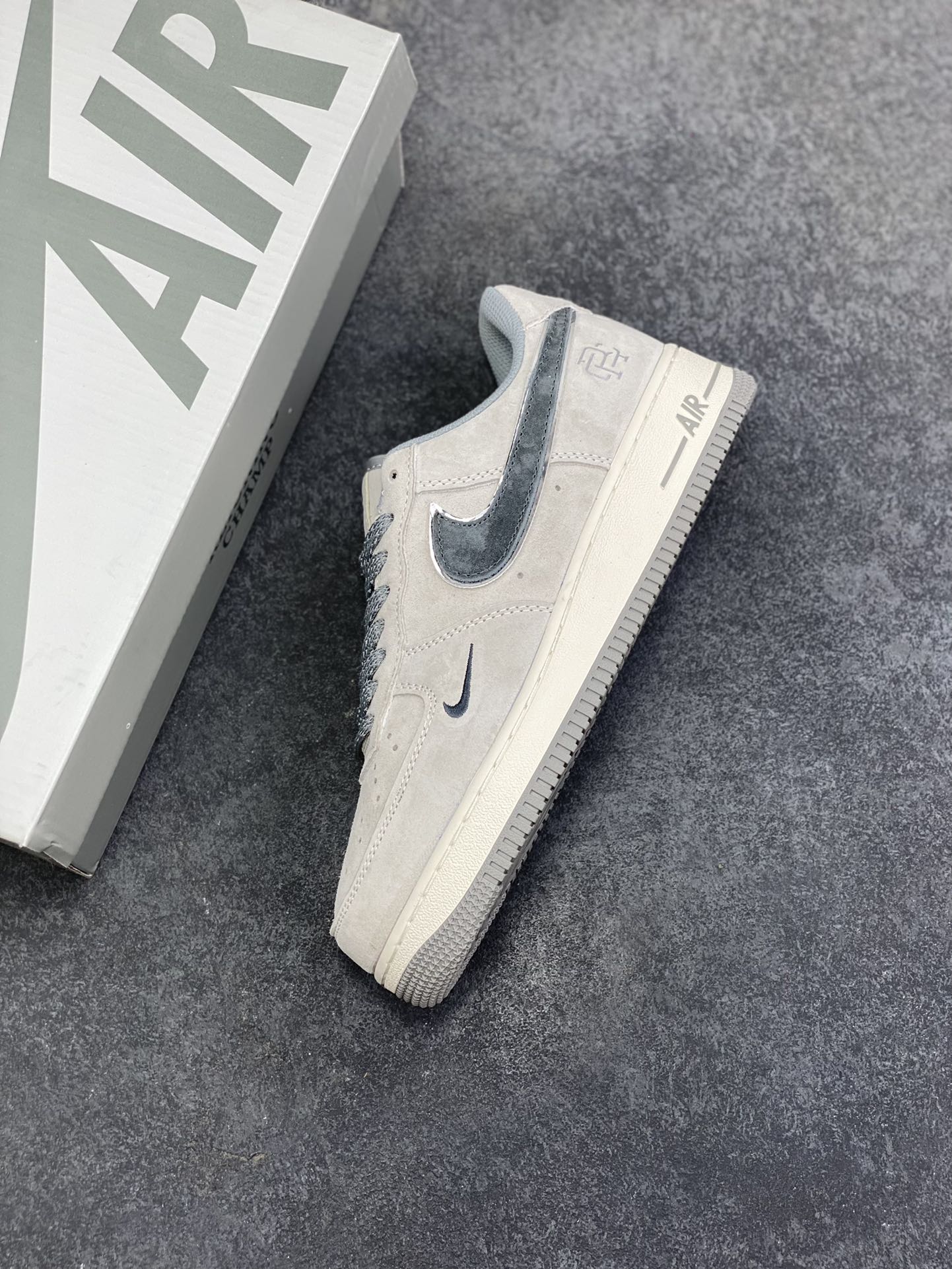 图片[7]-Nike Air Force 1 Low 空军一号低帮百搭休闲运动板鞋。柔软、弹性十足的缓震性能和出色的中底设计，横跨复古与现代的外型结合，造就出风靡全球三十多年的Force 1，直到今天还深受青睐。 货号：WW5021-627 尺码：36 36.5 37.5 38 38.5 39 40 40.5 41 42 42.5 43 44 44.5 45-选品中心