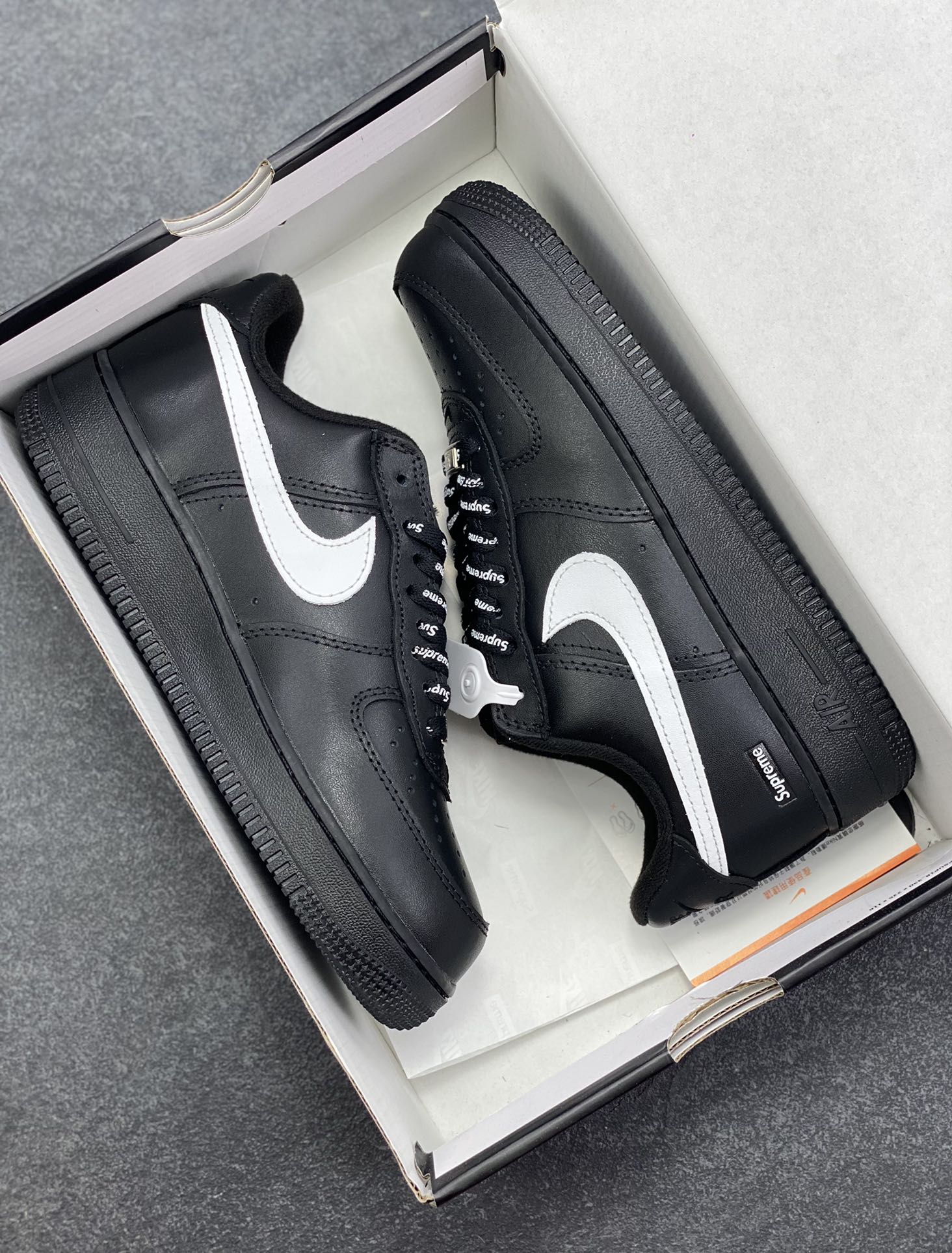 图片[9]-Nike Air Force 1 Low Supreme联名 空军一号低帮运动休闲板鞋 原楦头原纸板 打造纯正空军版型 专注外贸渠道 全掌内置蜂窝气垫 原盒配件 原厂中底钢印、拉帮完美 货号：CU9225-002 尺码：36 36.5 37.5 38 38.5 39 40 40.5 41 42 42.5 43 44 44.5 45-选品中心