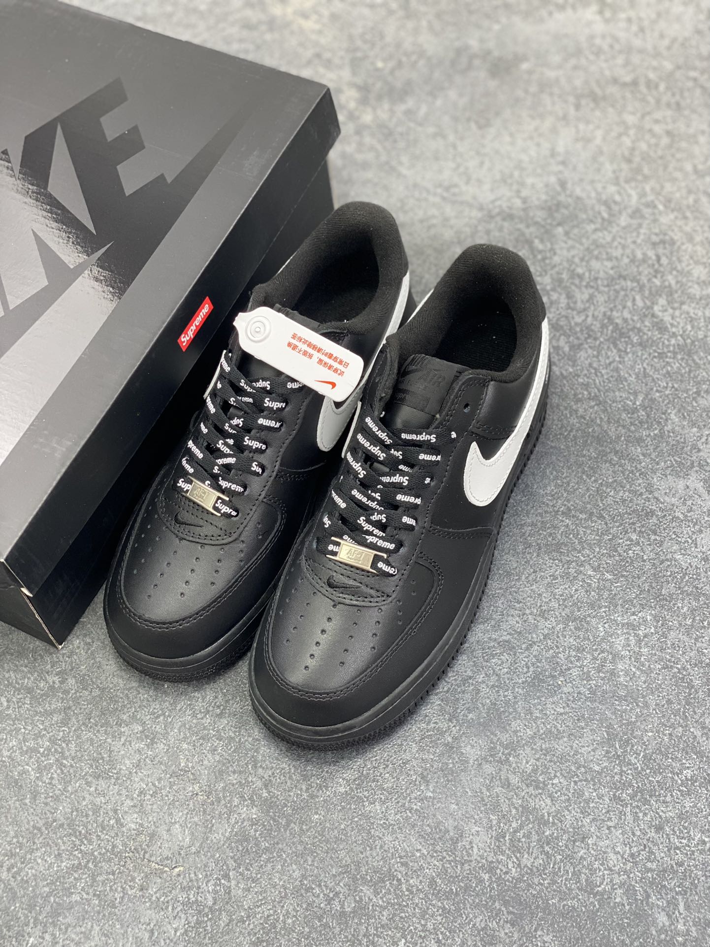 图片[8]-Nike Air Force 1 Low Supreme联名 空军一号低帮运动休闲板鞋 原楦头原纸板 打造纯正空军版型 专注外贸渠道 全掌内置蜂窝气垫 原盒配件 原厂中底钢印、拉帮完美 货号：CU9225-002 尺码：36 36.5 37.5 38 38.5 39 40 40.5 41 42 42.5 43 44 44.5 45-选品中心
