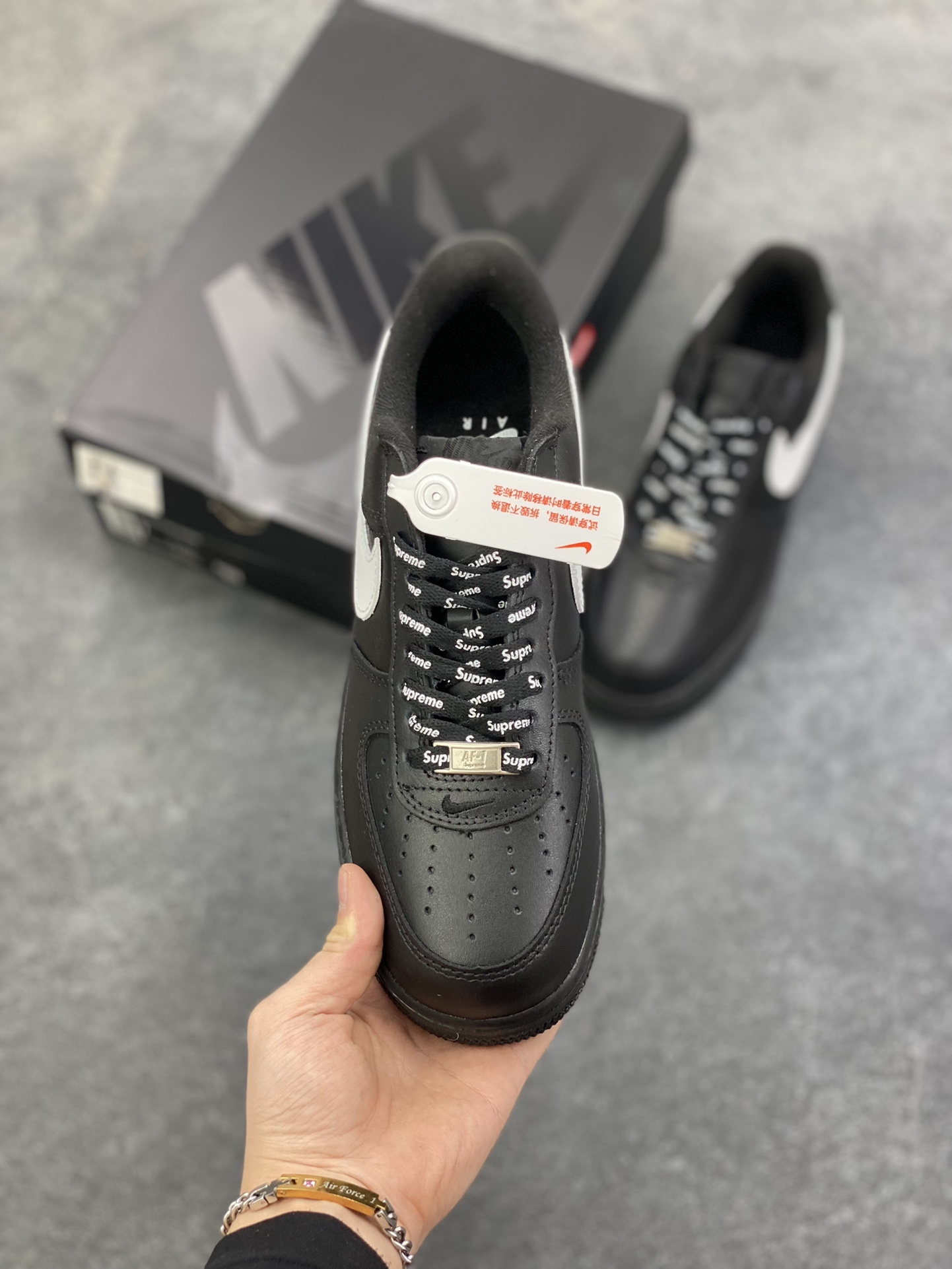 图片[2]-Nike Air Force 1 Low Supreme联名 空军一号低帮运动休闲板鞋 原楦头原纸板 打造纯正空军版型 专注外贸渠道 全掌内置蜂窝气垫 原盒配件 原厂中底钢印、拉帮完美 货号：CU9225-002 尺码：36 36.5 37.5 38 38.5 39 40 40.5 41 42 42.5 43 44 44.5 45-选品中心