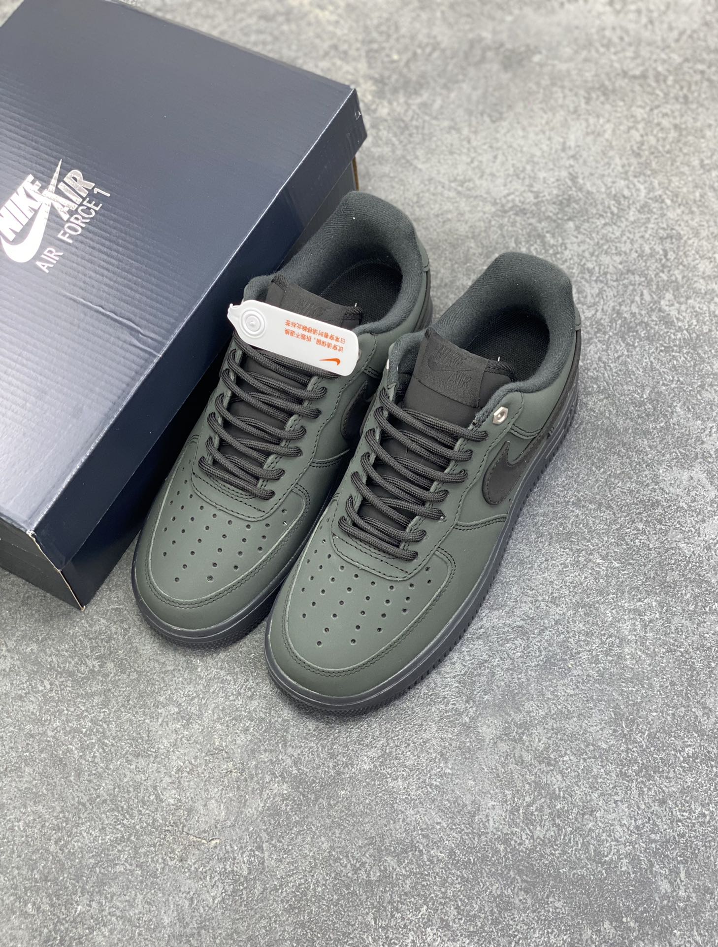 图片[8]-Nike Air Force 1 Low 墨绿黑 空军一号低帮运动休闲板鞋 原楦头原纸板 打造纯正空军版型 专注外贸渠道 全掌内置蜂窝气垫 原盒配件 原厂中底钢印、拉帮完美 货号：CJ9179-001 尺码：36 36.5 37.5 38 38.5 39 40 40.5 41 42 42.5 43 44 44.5 45-选品中心