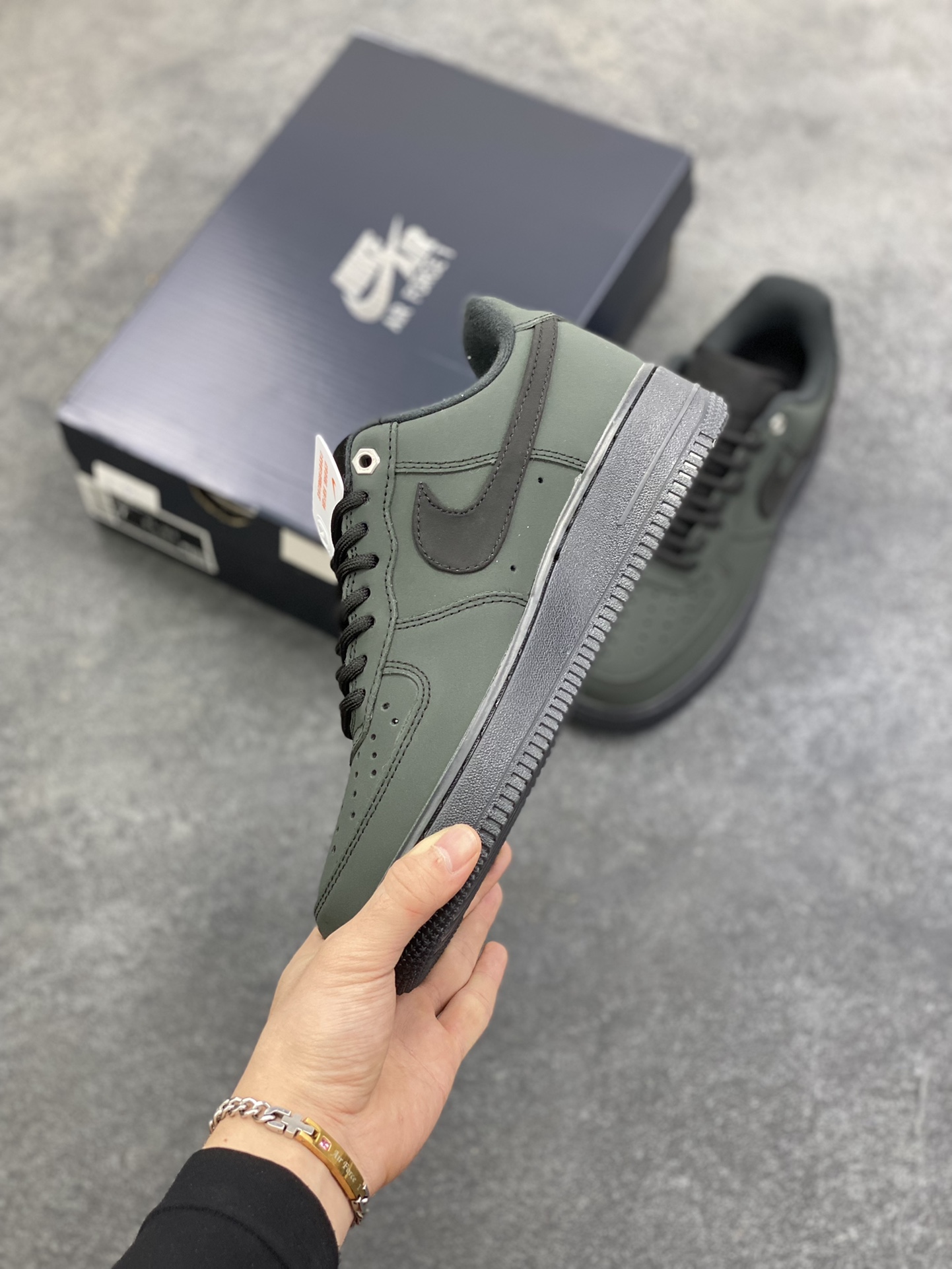图片[3]-Nike Air Force 1 Low 墨绿黑 空军一号低帮运动休闲板鞋 原楦头原纸板 打造纯正空军版型 专注外贸渠道 全掌内置蜂窝气垫 原盒配件 原厂中底钢印、拉帮完美 货号：CJ9179-001 尺码：36 36.5 37.5 38 38.5 39 40 40.5 41 42 42.5 43 44 44.5 45-选品中心