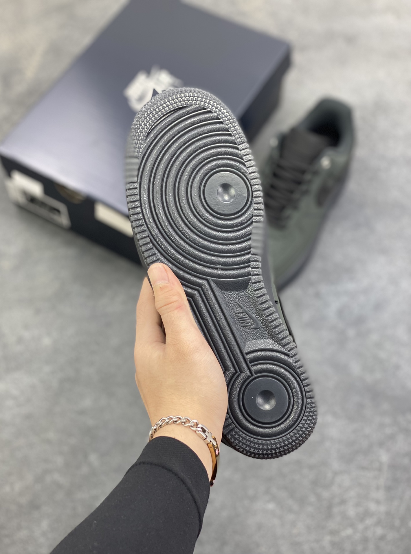 图片[5]-Nike Air Force 1 Low 墨绿黑 空军一号低帮运动休闲板鞋 原楦头原纸板 打造纯正空军版型 专注外贸渠道 全掌内置蜂窝气垫 原盒配件 原厂中底钢印、拉帮完美 货号：CJ9179-001 尺码：36 36.5 37.5 38 38.5 39 40 40.5 41 42 42.5 43 44 44.5 45-选品中心