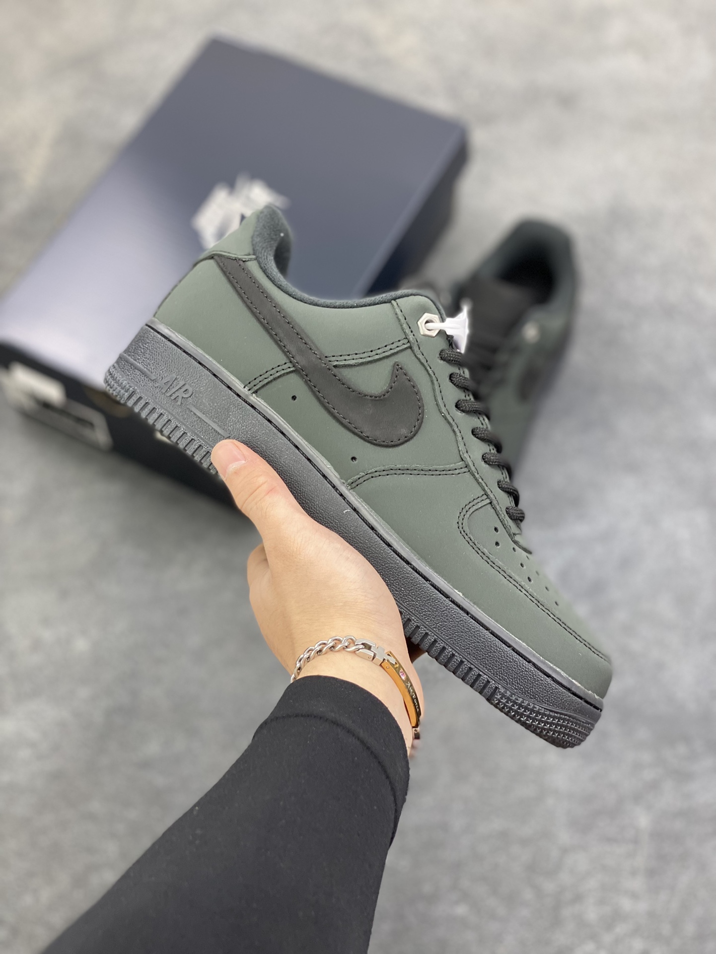 Nike Air Force 1 Low 墨绿黑 空军一号低帮运动休闲板鞋 原楦头原纸板 打造纯正空军版型 专注外贸渠道 全掌内置蜂窝气垫 原盒配件 原厂中底钢印、拉帮完美 货号：CJ9179-001 尺码：36 36.5 37.5 38 38.5 39 40 40.5 41 42 42.5 43 44 44.5 45-选品中心