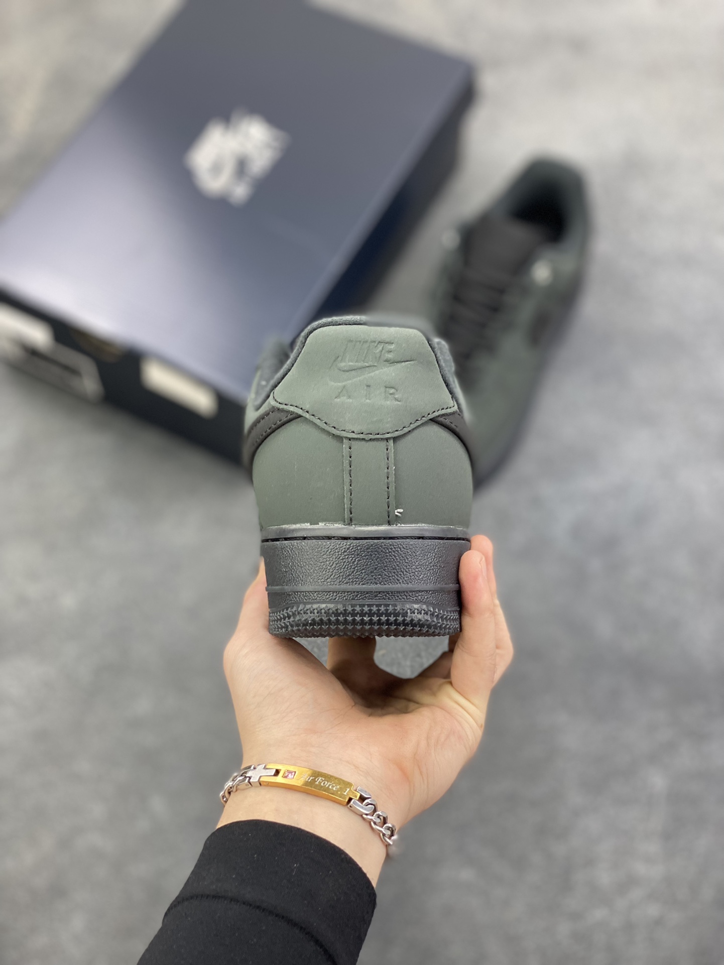 图片[4]-Nike Air Force 1 Low 墨绿黑 空军一号低帮运动休闲板鞋 原楦头原纸板 打造纯正空军版型 专注外贸渠道 全掌内置蜂窝气垫 原盒配件 原厂中底钢印、拉帮完美 货号：CJ9179-001 尺码：36 36.5 37.5 38 38.5 39 40 40.5 41 42 42.5 43 44 44.5 45-选品中心