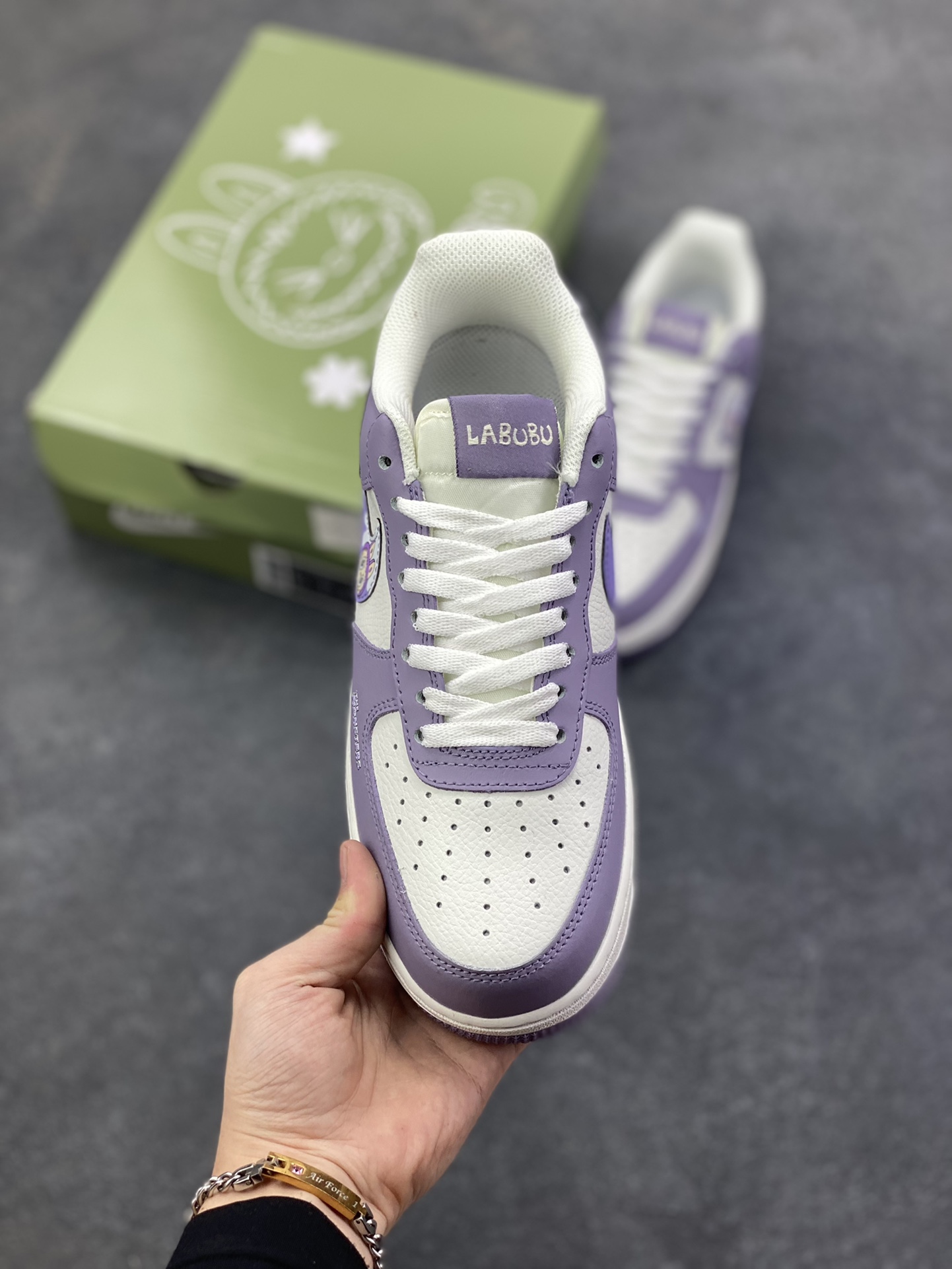 图片[2]-NIke Air Force 1 \’07 Low “紫色涂鸦拉布布”空军一号 低帮 运动鞋 休闲鞋 折边针车 工艺难度大 原楦头原纸板 原装鞋盒 定制五金配件 内置全掌气垫 原厂鞋底 货号：KJ5188-006 尺码：36 36.5 37.5 38 38.5 39 40 40.5 41 42 42.5 43 44 44.5 45-选品中心