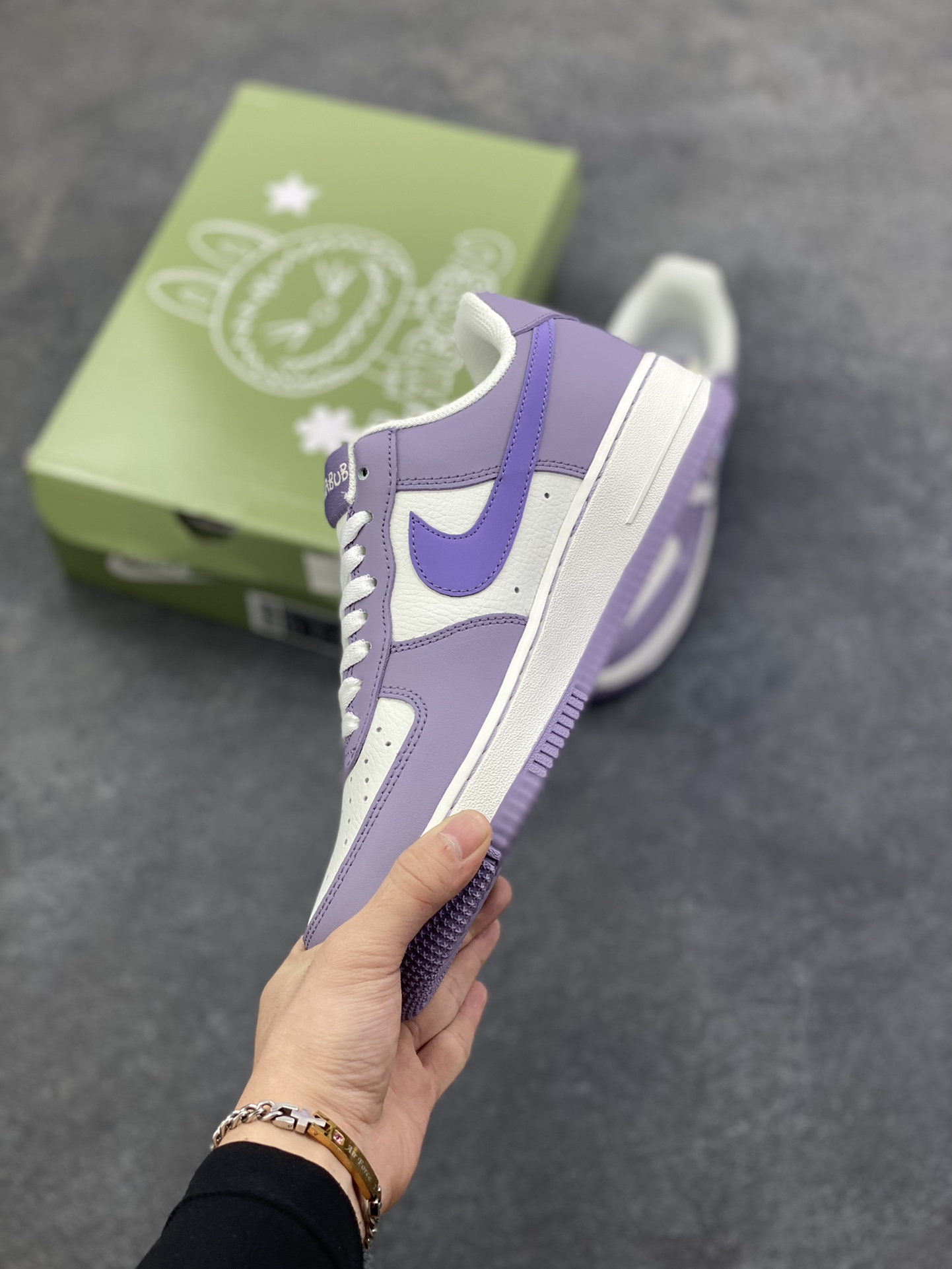 图片[3]-NIke Air Force 1 \’07 Low “紫色涂鸦拉布布”空军一号 低帮 运动鞋 休闲鞋 折边针车 工艺难度大 原楦头原纸板 原装鞋盒 定制五金配件 内置全掌气垫 原厂鞋底 货号：KJ5188-006 尺码：36 36.5 37.5 38 38.5 39 40 40.5 41 42 42.5 43 44 44.5 45-选品中心