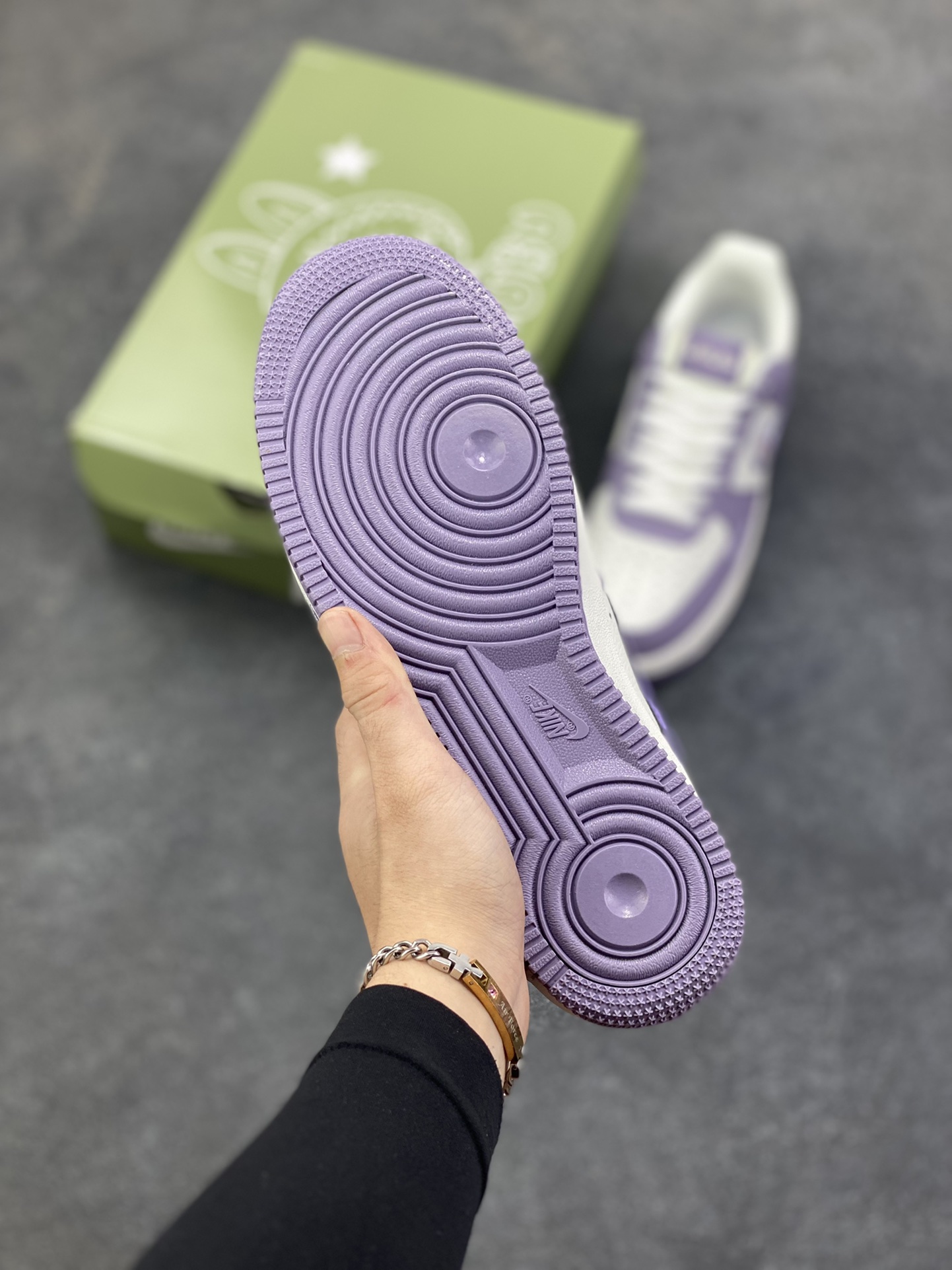 图片[5]-NIke Air Force 1 \’07 Low “紫色涂鸦拉布布”空军一号 低帮 运动鞋 休闲鞋 折边针车 工艺难度大 原楦头原纸板 原装鞋盒 定制五金配件 内置全掌气垫 原厂鞋底 货号：KJ5188-006 尺码：36 36.5 37.5 38 38.5 39 40 40.5 41 42 42.5 43 44 44.5 45-选品中心