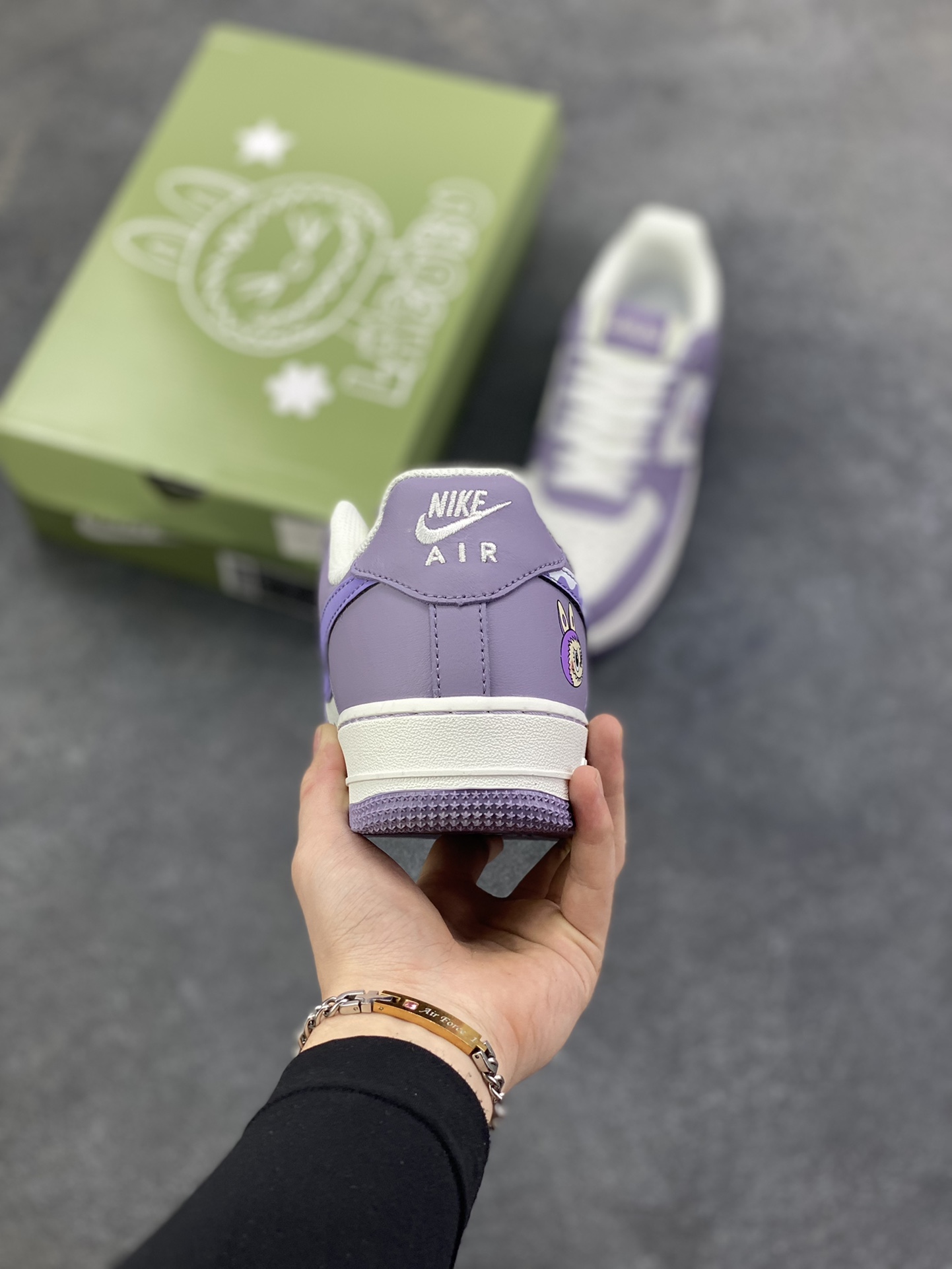 图片[4]-NIke Air Force 1 \’07 Low “紫色涂鸦拉布布”空军一号 低帮 运动鞋 休闲鞋 折边针车 工艺难度大 原楦头原纸板 原装鞋盒 定制五金配件 内置全掌气垫 原厂鞋底 货号：KJ5188-006 尺码：36 36.5 37.5 38 38.5 39 40 40.5 41 42 42.5 43 44 44.5 45-选品中心