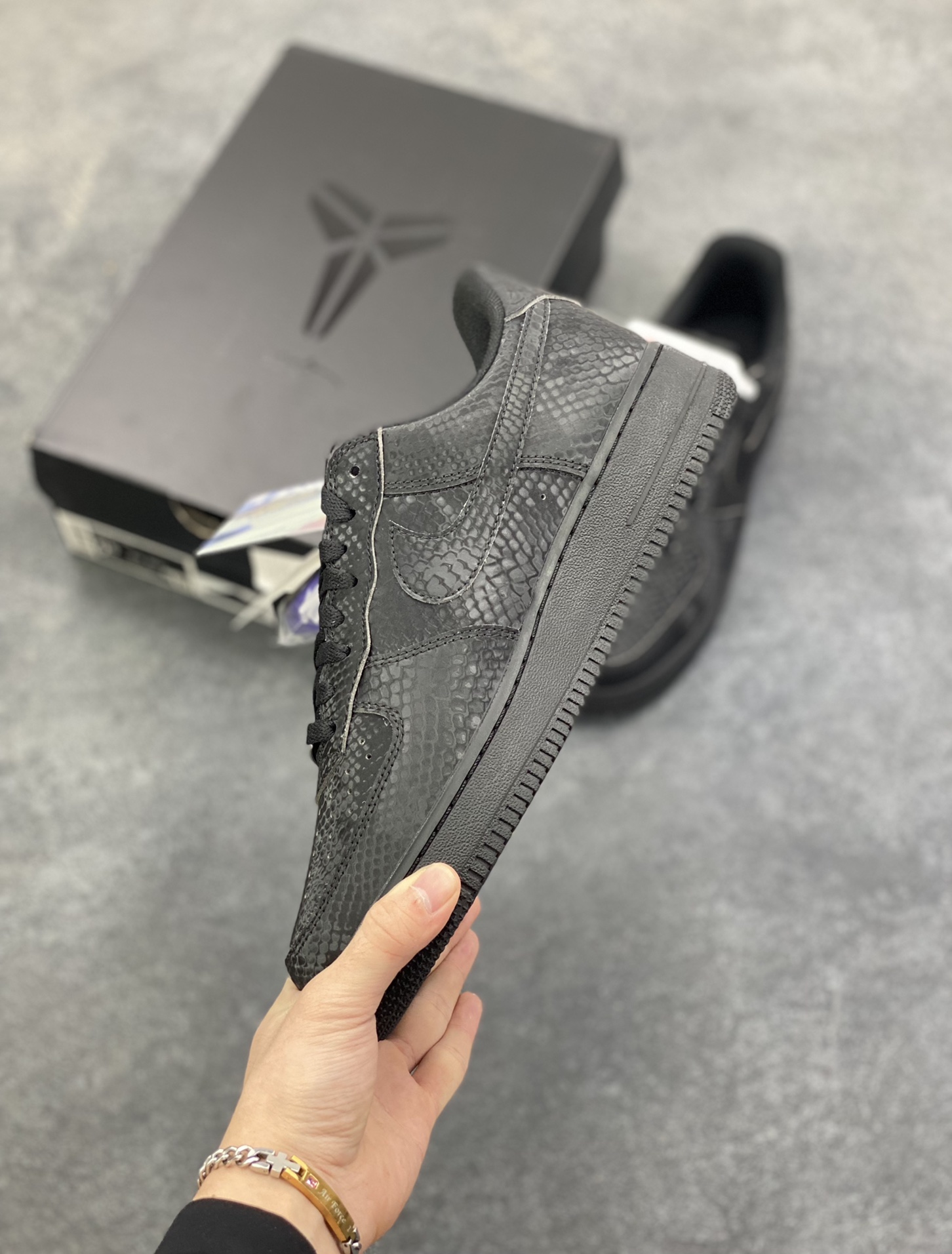 图片[3]-HY版本💯 Nike Air Force 1 Low “Kobe Bryant”黑蛇纹科比限定 空军一号低帮休闲板鞋 原楦头原纸板 打造纯正空军版型#专注外贸渠道 全掌内置蜂窝气垫 #原盒配件 原厂中底钢印、拉帮完美 货号：IB0018-001 尺码：36 36.5 37.5 38 38.5 39 40 40.5 41 42 42.5 43 44 44.5 45 46-选品中心