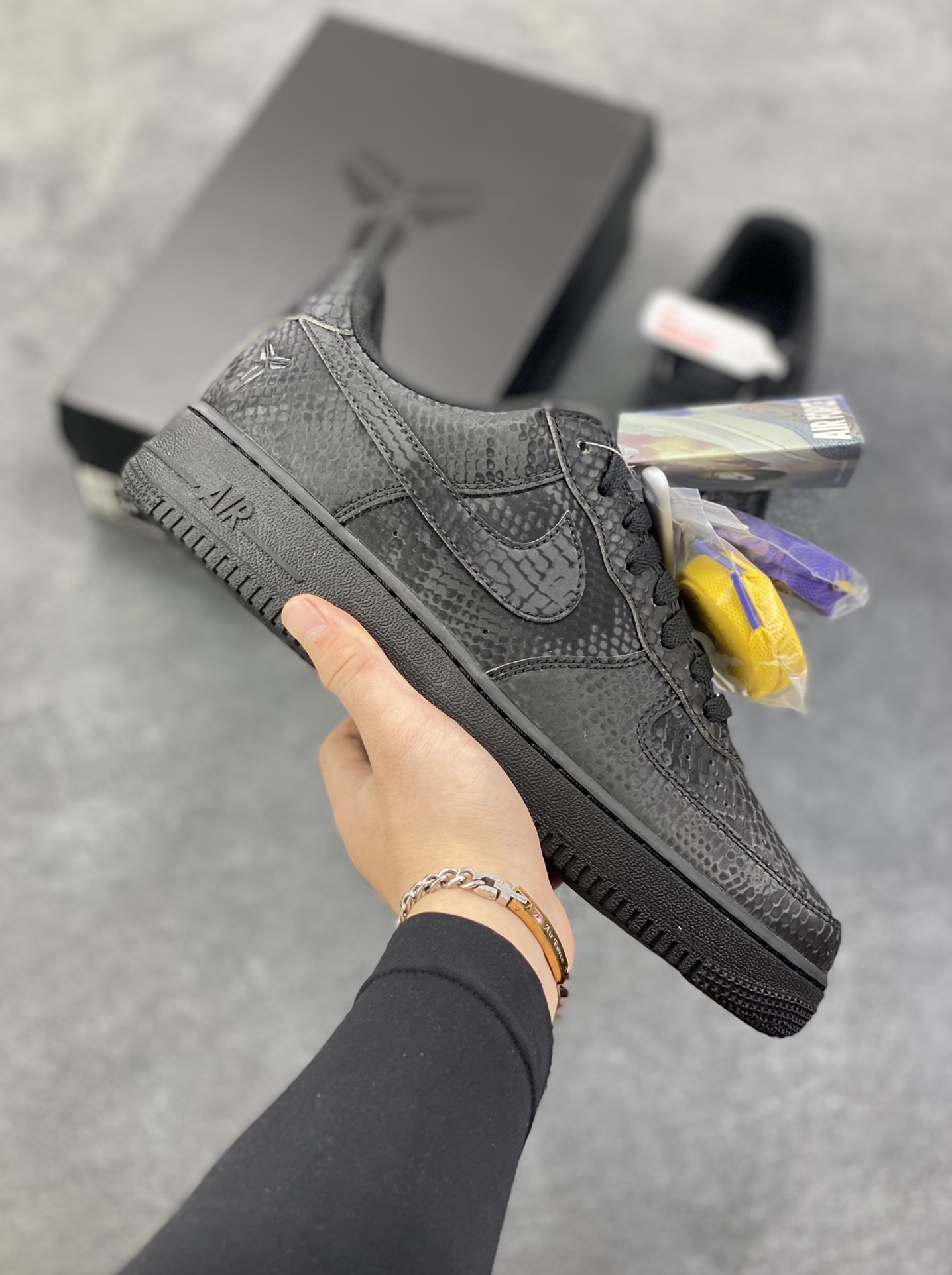 HY版本💯 Nike Air Force 1 Low “Kobe Bryant”黑蛇纹科比限定 空军一号低帮休闲板鞋 原楦头原纸板 打造纯正空军版型#专注外贸渠道 全掌内置蜂窝气垫 #原盒配件 原厂中底钢印、拉帮完美 货号：IB0018-001 尺码：36 36.5 37.5 38 38.5 39 40 40.5 41 42 42.5 43 44 44.5 45 46-选品中心