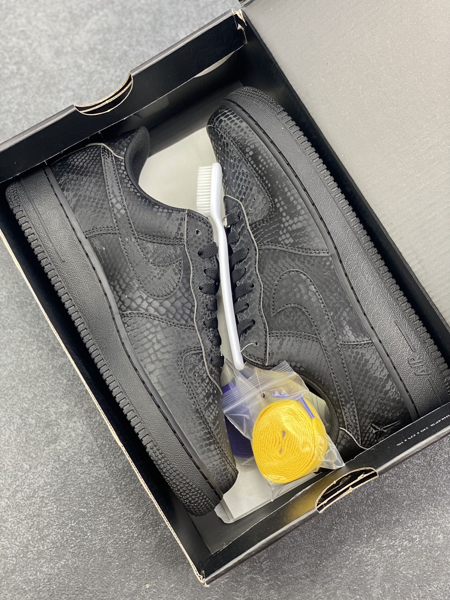 图片[9]-HY版本💯 Nike Air Force 1 Low “Kobe Bryant”黑蛇纹科比限定 空军一号低帮休闲板鞋 原楦头原纸板 打造纯正空军版型#专注外贸渠道 全掌内置蜂窝气垫 #原盒配件 原厂中底钢印、拉帮完美 货号：IB0018-001 尺码：36 36.5 37.5 38 38.5 39 40 40.5 41 42 42.5 43 44 44.5 45 46-选品中心