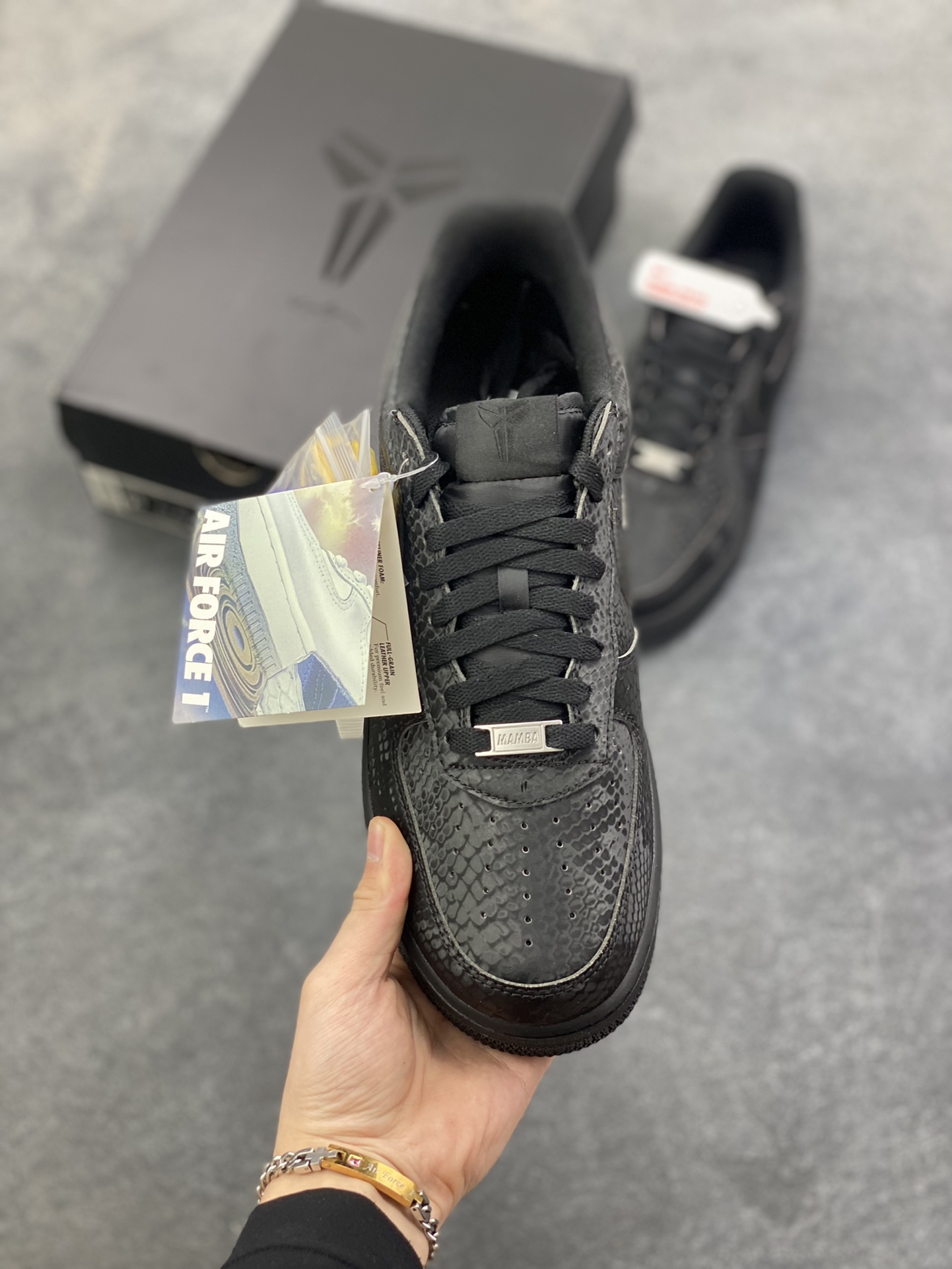 图片[2]-HY版本💯 Nike Air Force 1 Low “Kobe Bryant”黑蛇纹科比限定 空军一号低帮休闲板鞋 原楦头原纸板 打造纯正空军版型#专注外贸渠道 全掌内置蜂窝气垫 #原盒配件 原厂中底钢印、拉帮完美 货号：IB0018-001 尺码：36 36.5 37.5 38 38.5 39 40 40.5 41 42 42.5 43 44 44.5 45 46-选品中心