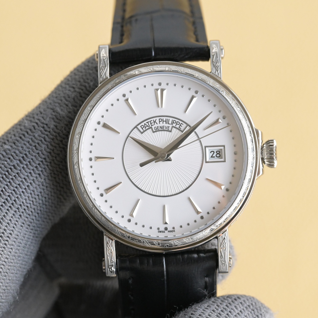 NO:552877,White gold [GR Factory Wall Crack Recommended Craftsman's Core Collection Collection] Patek Philippe Classic 5153 Engraved Edition Watch, elegant and elegant!  1 [Wonderful details] The size of the watch is 38MM, and the thickness is 10MM. 1. In order to pursue a warm and jade-like effect, the watch case is polished and engraved, and the watchmaker carefully polished it and worked slowly to produce fine work. 2. The connection mechanism between the dust cover and the case has a crisp feel comparable to that of a genuine watch. 3. The scales and hands are treated with the latest precious metal plating process, which brings the effect to a higher level.  4. 'Pot lid type' slightly convex sapphire watch mirror, the shape is consistent with the original, the effect is transparent, and the time is clear. 5. The precious metal stamp is three-dimensional and standard, clear and vivid!  2 [Leading the era of all-in-one computers] Adopting a customized version of Cal.324 all-in-one computer - thinner, more stable, and more like-like. The most important thing is that the degree of simulation has skyrocketed. 3 [Strap] Classic Italian calfskin strap, with clear texture and good texture. It is paired with the top Patek Philippe lantern buckle on the market, universal and original without pressure. GR Factory is elegant and consistent, timeless classic, low-key and perfect, a gentleman in the watch!  Welcome all my cousins ​​for your tasting!  ,,patek philippe,cowhide19860909白 金【GR Factory墙裂推荐 匠”芯“出品 典藏之作】百达.翡丽古典5153雕花版腕表,儒雅而至！ 1【精彩细节】腕表尺寸38MM,厚度10MM. 1.表壳打磨雕刻花为了追求温润如玉的效果,制表师精磨细造,慢工出细活. 2.防尘盖与壳体的衔接机制,有媲美带正品一样的清脆手感. 3.刻度和指针,采用最新的贵金属电镀工艺处理,效果更上一层楼. 4.“锅盖型”微凸蓝宝表镜,版型与正品一致,效果通透,辨时清晰. 5.贵金属钢印立体规范,清晰生动！ 2【引领一体机时代】采用定制版Cal.324一体机——更薄,更稳,更像.最重要的是仿真度直线上升了. 3【表带】经典意大利小牛皮表带,纹路清晰,质感好.搭配圈市面最顶级的百达翡丽灯笼表扣,通用原装无压力. GR Factory儒雅持成,永恒经典,低调完美,表中绅士！欢迎各位表友您的品鉴！,,patek philippe,cowhide,Watch