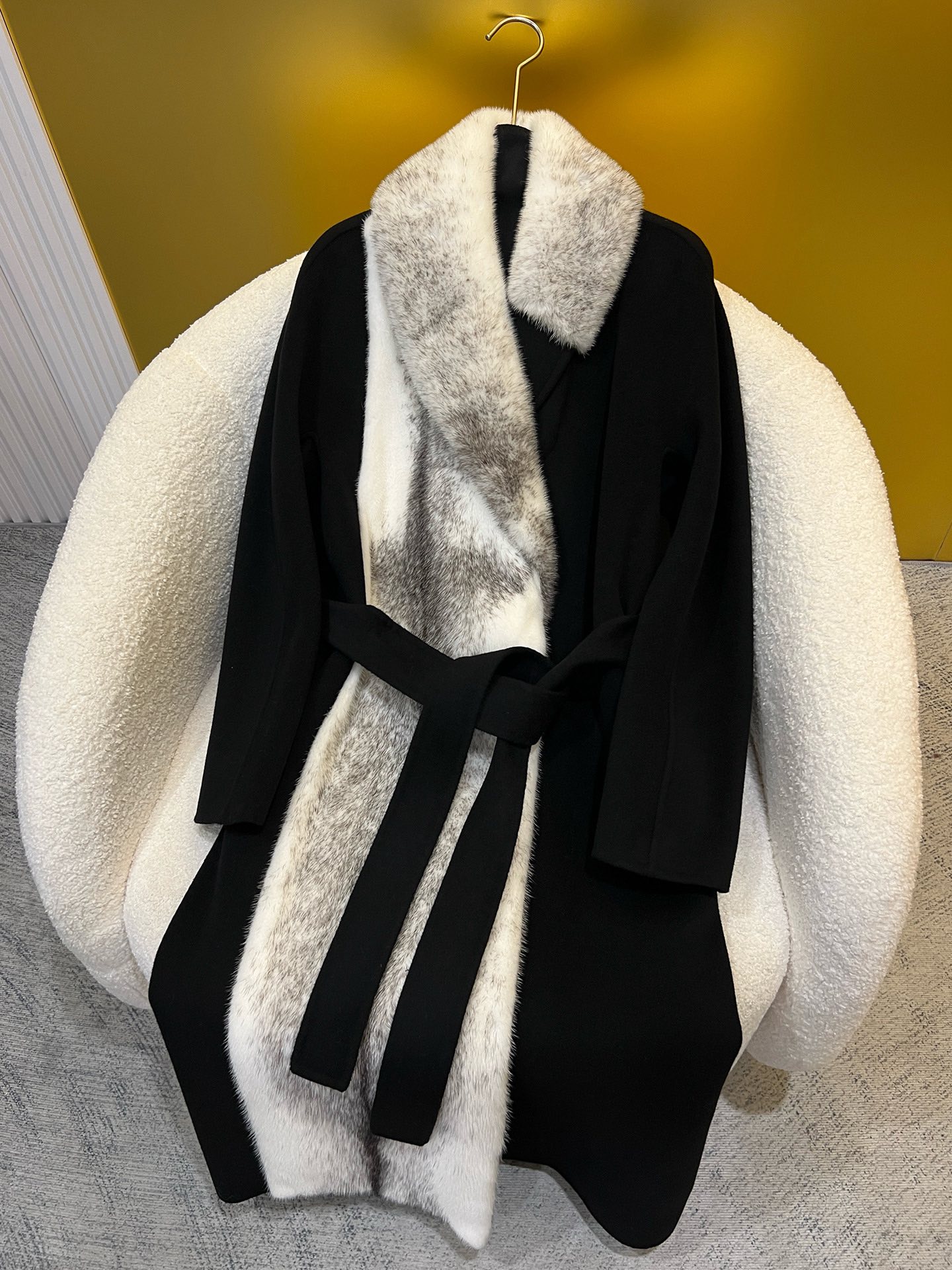 Elegant Mink Cashmere Coat with Fox Fur Collar & Cuffs – Italian Hepburn Style