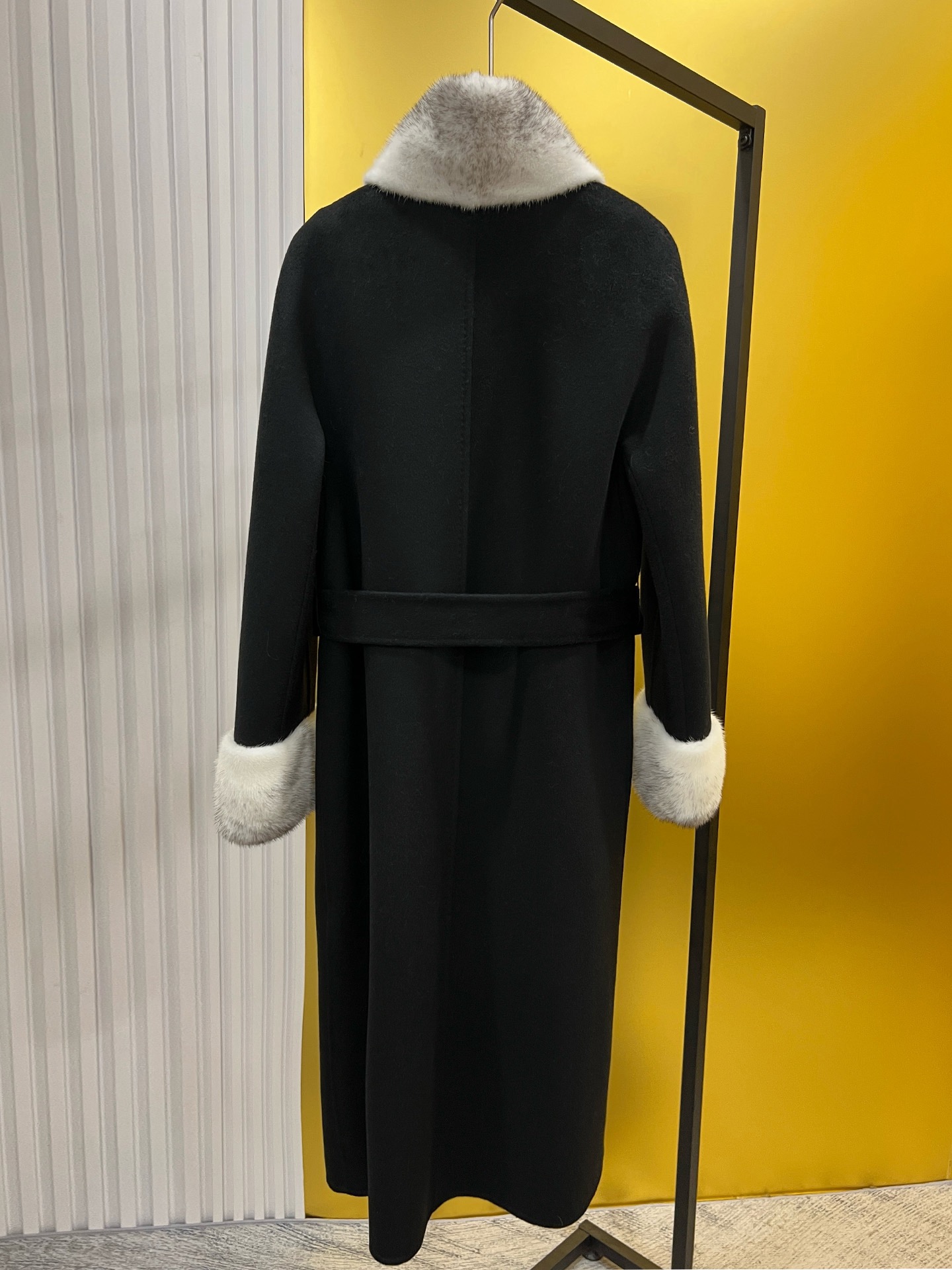 Elegant Mink Cashmere Coat with Silk Cotton Liner - Italian Hepburn Style 7 i1760772119 3697 5