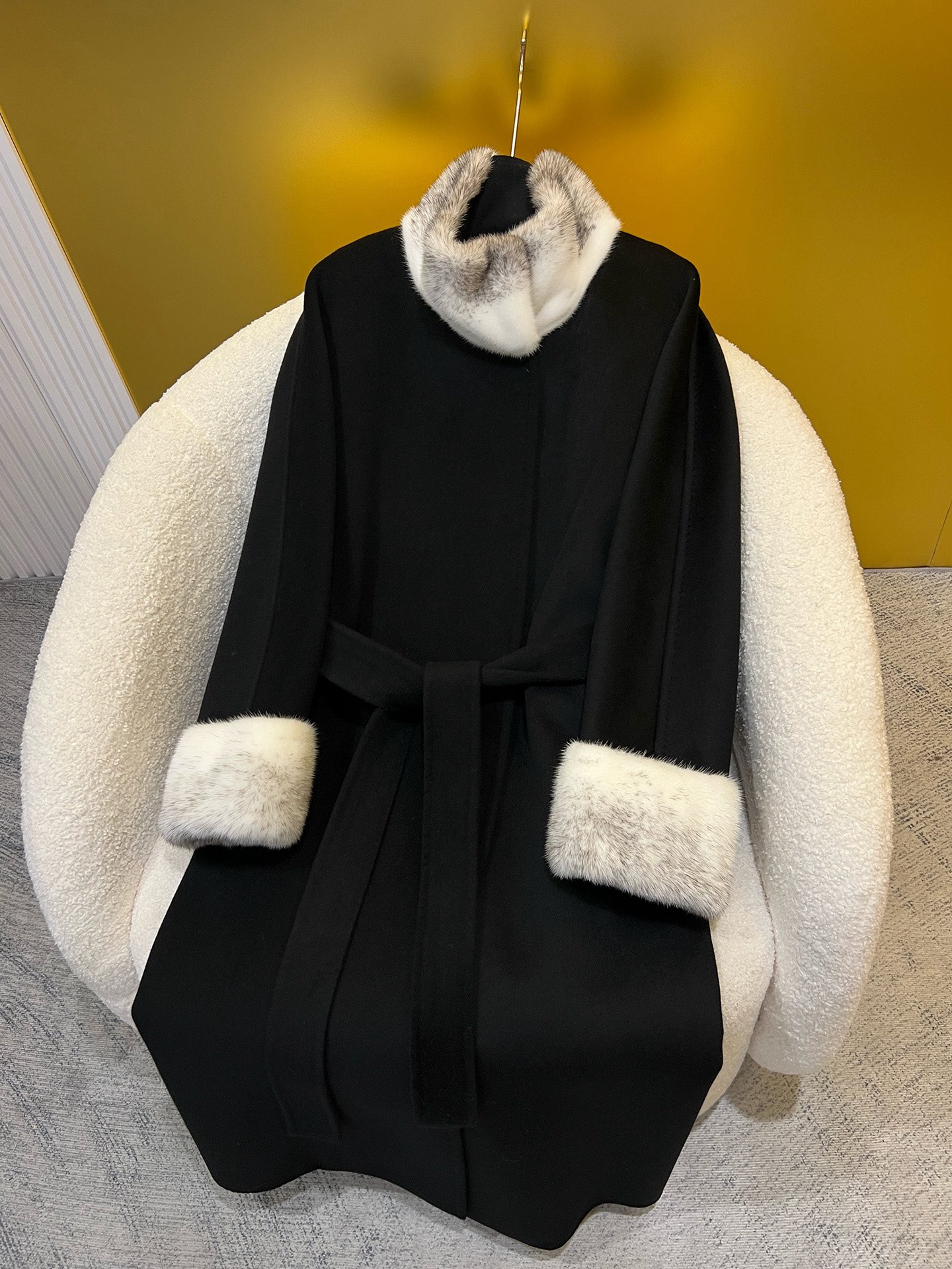 Elegant Mink Cashmere Coat with Silk Cotton Liner – Italian Hepburn Style