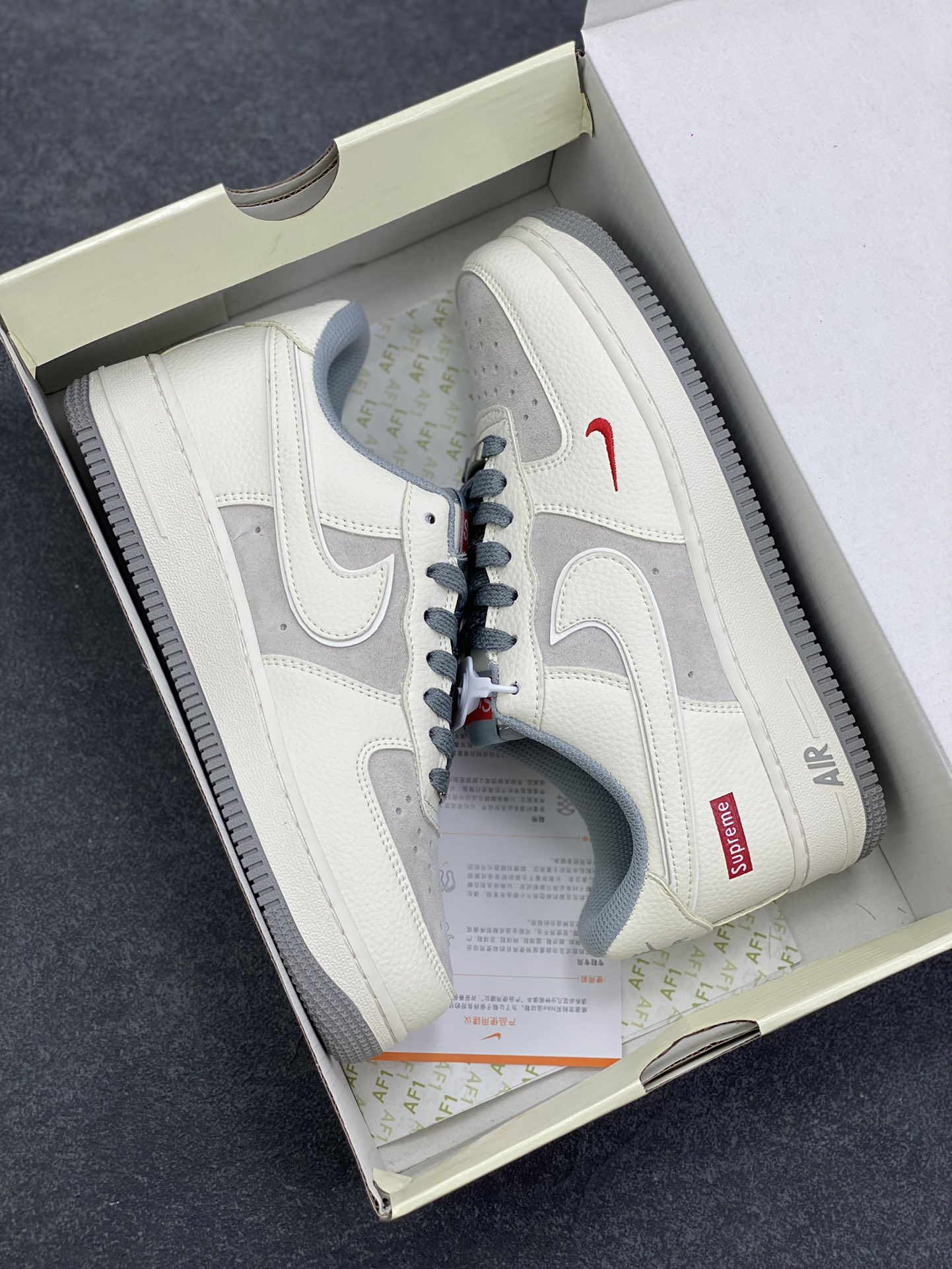 图片[9]-Nike Air Force 1 Low 空军一号低帮百搭休闲运动板鞋。柔软、弹性十足的缓震性能和出色的中底设计，横跨复古与现代的外型结合，造就出风靡全球三十多年的Force 1，直到今天还深受青睐。 货号：XS9225-106 尺码：36 36.5 37.5 38 38.5 39 40 40.5 41 42 42.5 43 44 44.5 45-选品中心