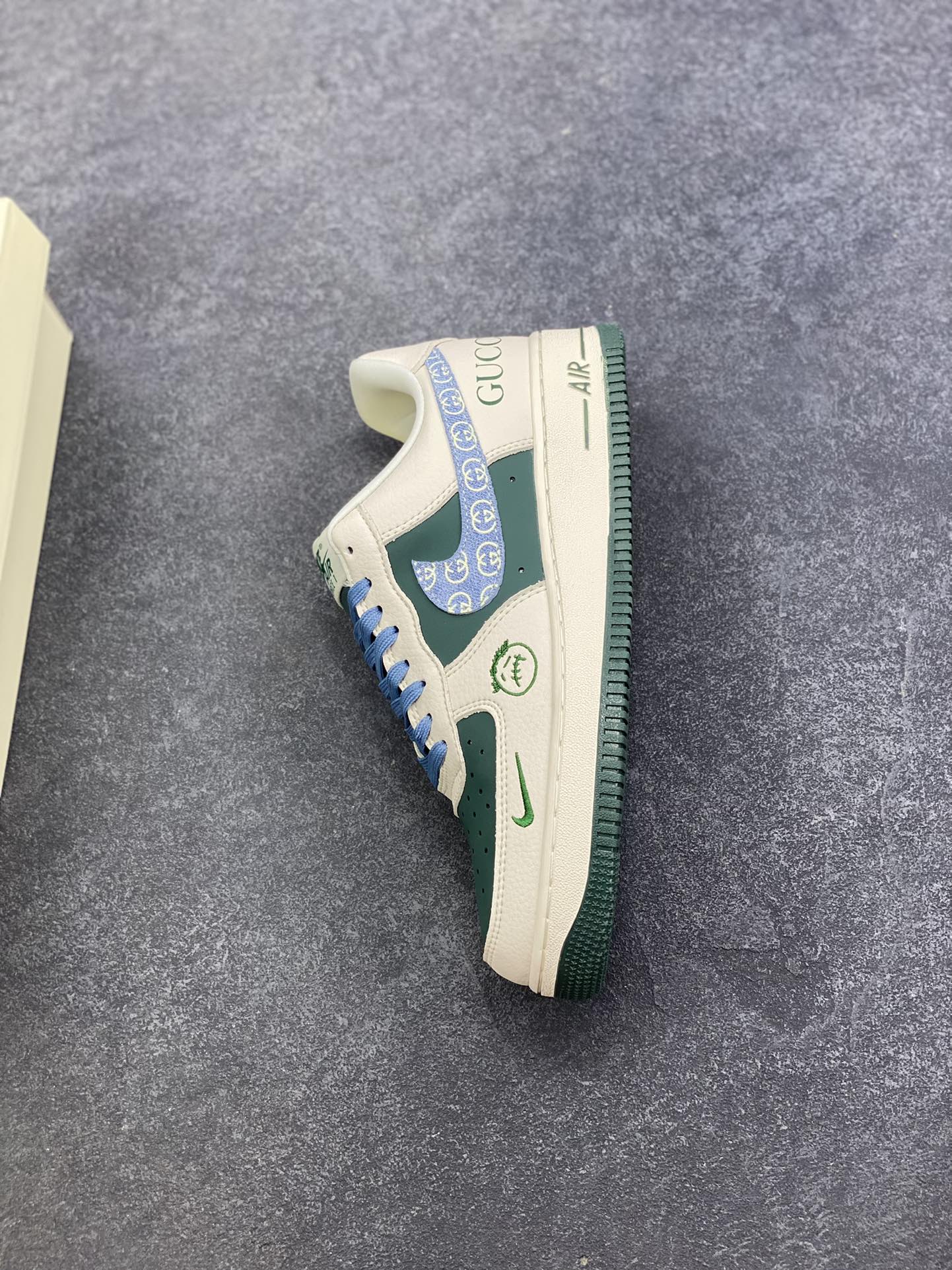 图片[7]-NIke Air Force 1 \’07 Low “古驰联名——米绿花布勾”空军一号 低帮 运动鞋 休闲鞋 折边针车 工艺难度大 原楦头原纸板 原装鞋盒 定制五金配件 内置全掌气垫 原厂鞋底 货号：DD1982-300 尺码：36 36.5 37.5 38 38.5 39 40 40.5 41 42 42.5 43 44 44.5 45-选品中心