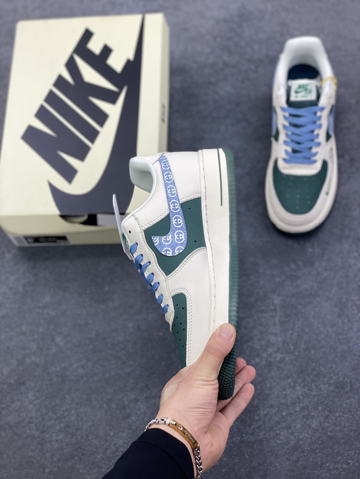 图片[3]-NIke Air Force 1 \’07 Low “古驰联名——米绿花布勾”空军一号 低帮 运动鞋 休闲鞋 折边针车 工艺难度大 原楦头原纸板 原装鞋盒 定制五金配件 内置全掌气垫 原厂鞋底 货号：DD1982-300 尺码：36 36.5 37.5 38 38.5 39 40 40.5 41 42 42.5 43 44 44.5 45-选品中心