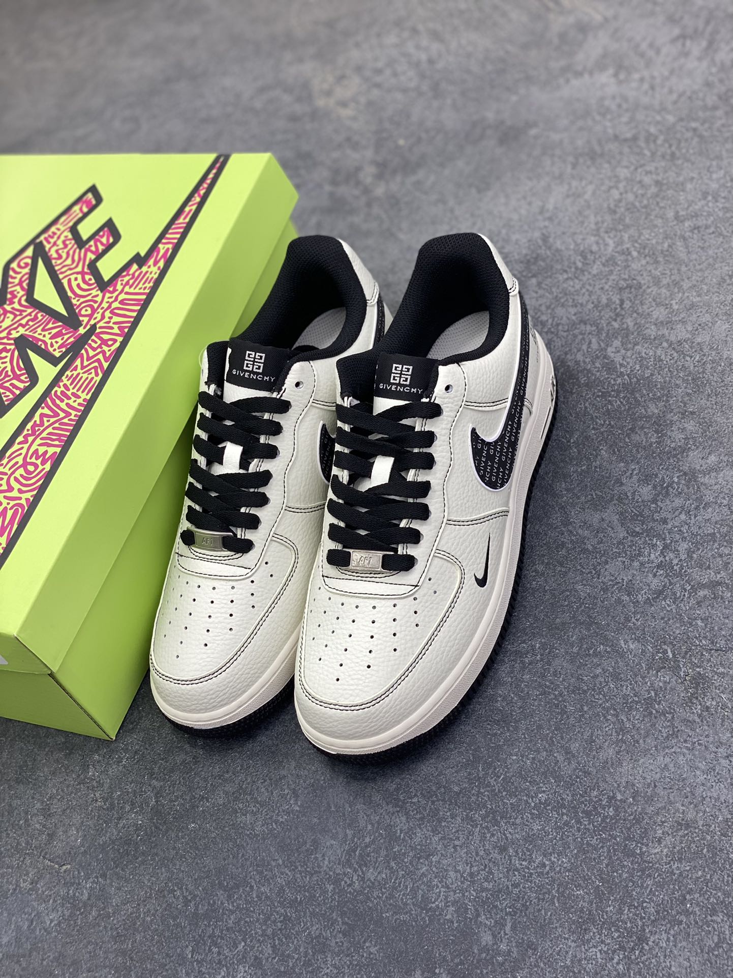 图片[8]-高端定制Nike Air Force 1 \’07 Low “纪梵希联名—米白黑灰双钩 ” 高端定制 低帮休闲板鞋 定制鞋盒 大厂纯原品质出货 超高清洁度 皮料切割干净无任何毛边 细节完美 货号：KX2532-506 尺码：36 36.5 37.5 38 38.5 39 40 40.5 41 42 42.5 43 44 44.5 45-选品中心