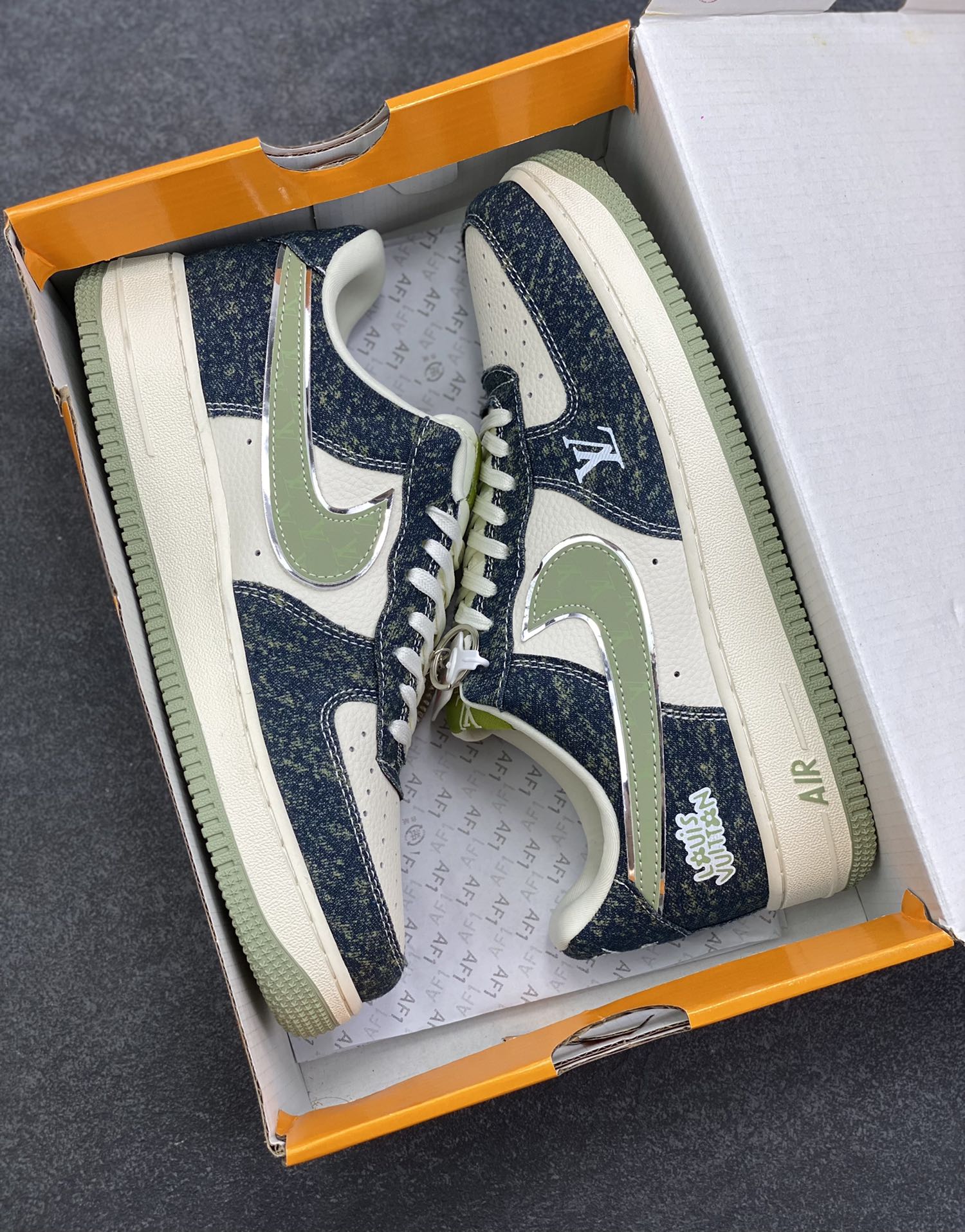 图片[9]-NIke Air Force 1 \’07 Low LV联名–青黛牛仔 空军一号低帮 运动鞋 休闲鞋 折边针车 工艺难度大 原楦头原纸板 高级牛仔 高端定制鞋盒 原厂鞋底 超高清洁度 细节完美 货号：DX1888-098 尺码：36 36.5 37.5 38 38.5 39 40 40.5 41 42 42.5 43 44 44.5 45-选品中心