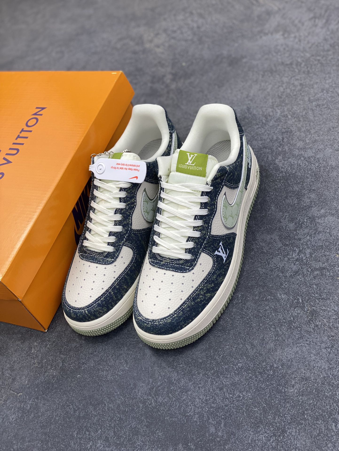 图片[8]-NIke Air Force 1 \’07 Low LV联名–青黛牛仔 空军一号低帮 运动鞋 休闲鞋 折边针车 工艺难度大 原楦头原纸板 高级牛仔 高端定制鞋盒 原厂鞋底 超高清洁度 细节完美 货号：DX1888-098 尺码：36 36.5 37.5 38 38.5 39 40 40.5 41 42 42.5 43 44 44.5 45-选品中心