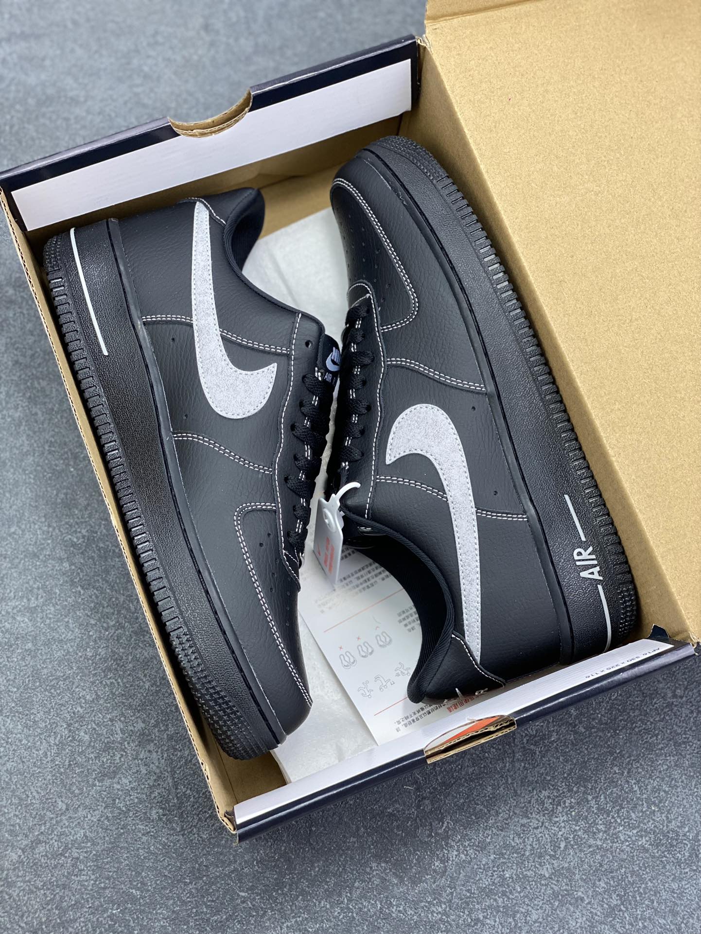 图片[9]-Nike Air Force 1 Low 黑灰 原楦头原纸板 打造纯正空军版型 专注外贸渠道 全掌内置蜂窝气垫 原盒配件 原厂中底钢印、拉帮完美 货号：HQ2037-006 尺码：36 36.5 37.5 38 38.5 39 40 40.5 41 42 42.5 43 44 44.5 45 46-选品中心