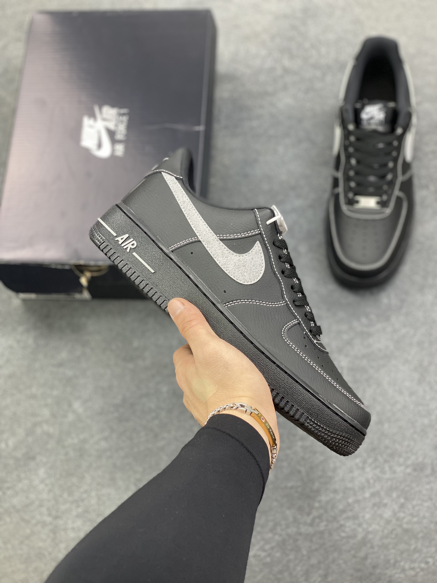 Nike Air Force 1 Low 黑灰 原楦头原纸板 打造纯正空军版型 专注外贸渠道 全掌内置蜂窝气垫 原盒配件 原厂中底钢印、拉帮完美 货号：HQ2037-006 尺码：36 36.5 37.5 38 38.5 39 40 40.5 41 42 42.5 43 44 44.5 45 46-选品中心