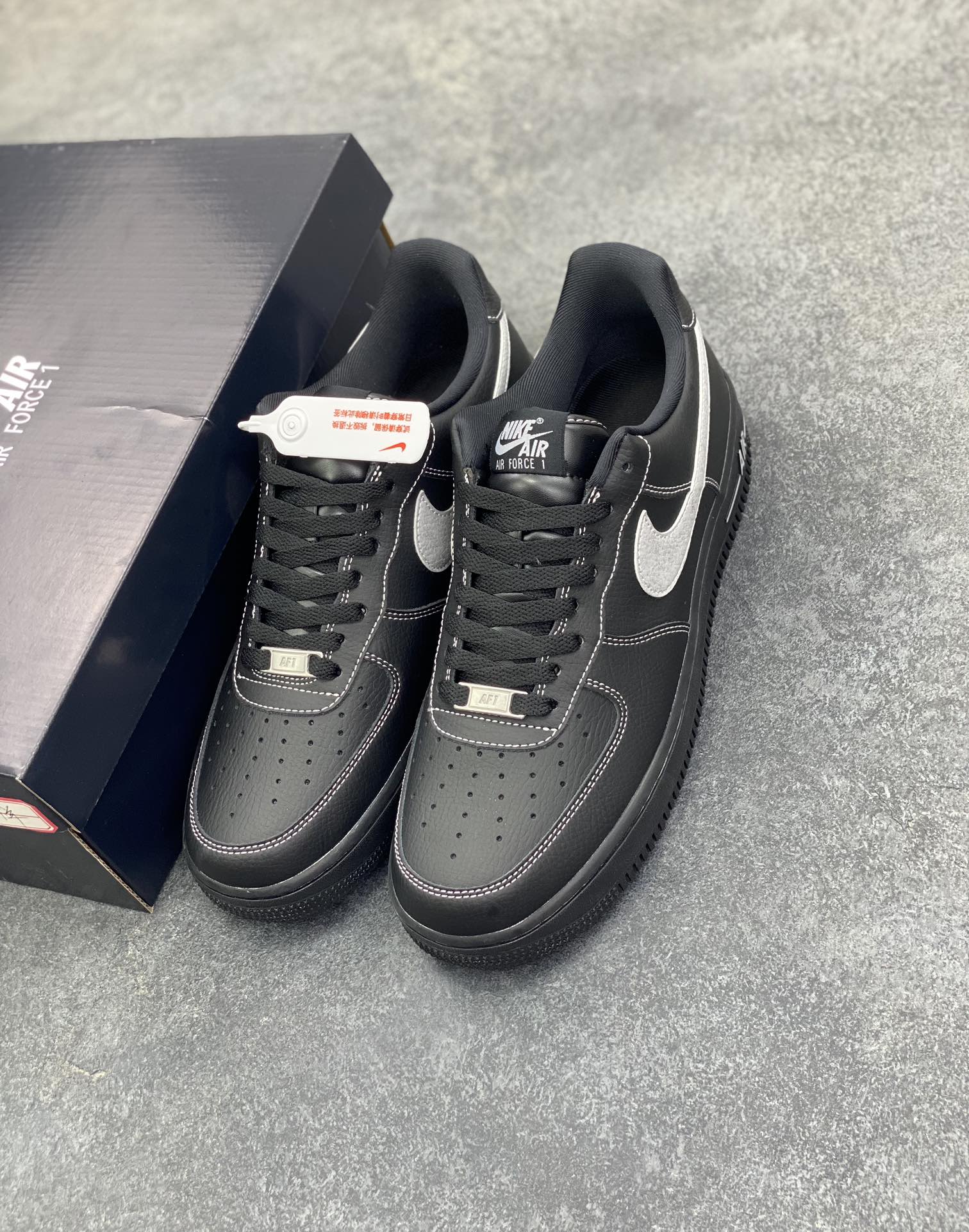 图片[8]-Nike Air Force 1 Low 黑灰 原楦头原纸板 打造纯正空军版型 专注外贸渠道 全掌内置蜂窝气垫 原盒配件 原厂中底钢印、拉帮完美 货号：HQ2037-006 尺码：36 36.5 37.5 38 38.5 39 40 40.5 41 42 42.5 43 44 44.5 45 46-选品中心