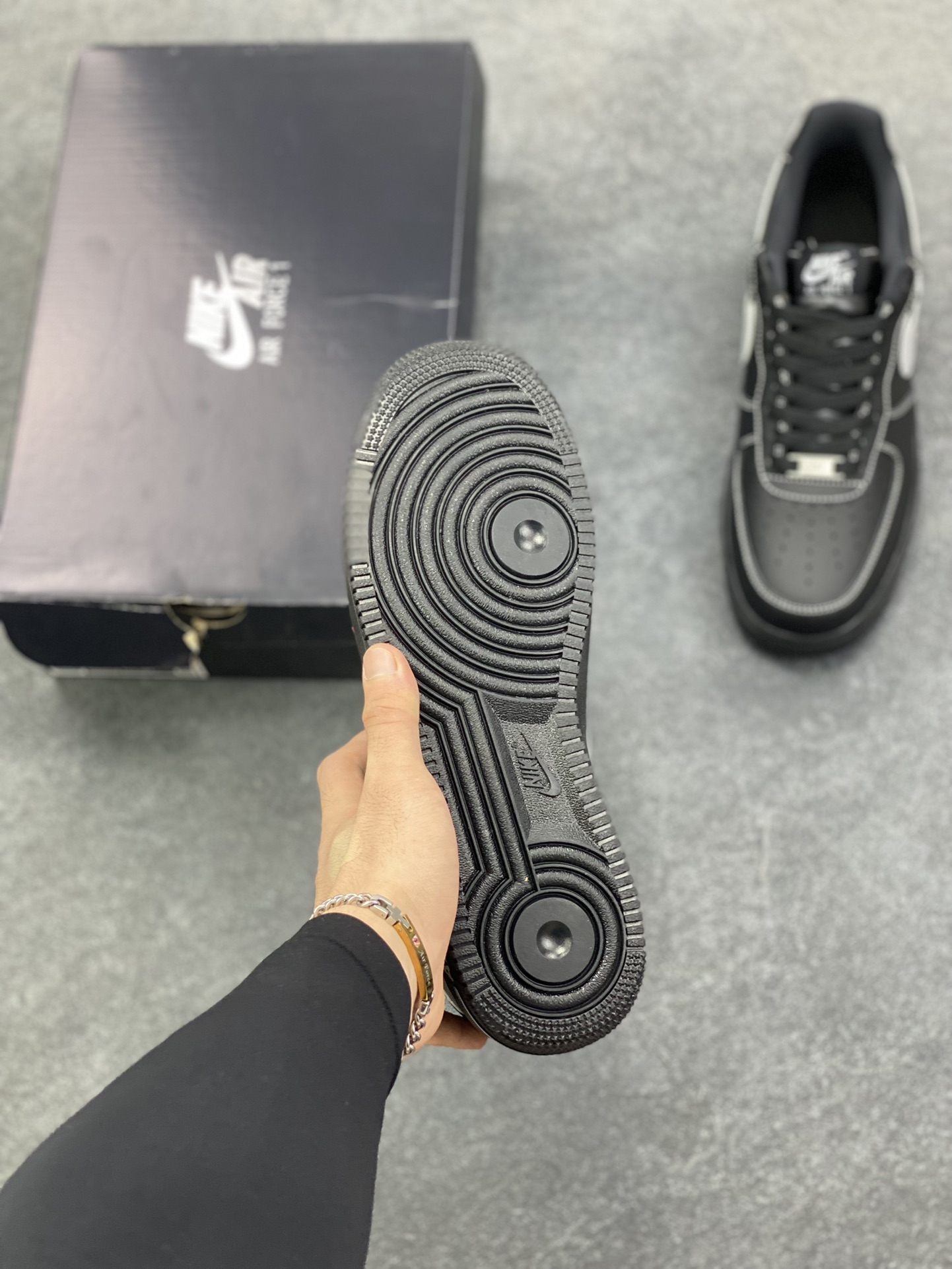 图片[5]-Nike Air Force 1 Low 黑灰 原楦头原纸板 打造纯正空军版型 专注外贸渠道 全掌内置蜂窝气垫 原盒配件 原厂中底钢印、拉帮完美 货号：HQ2037-006 尺码：36 36.5 37.5 38 38.5 39 40 40.5 41 42 42.5 43 44 44.5 45 46-选品中心