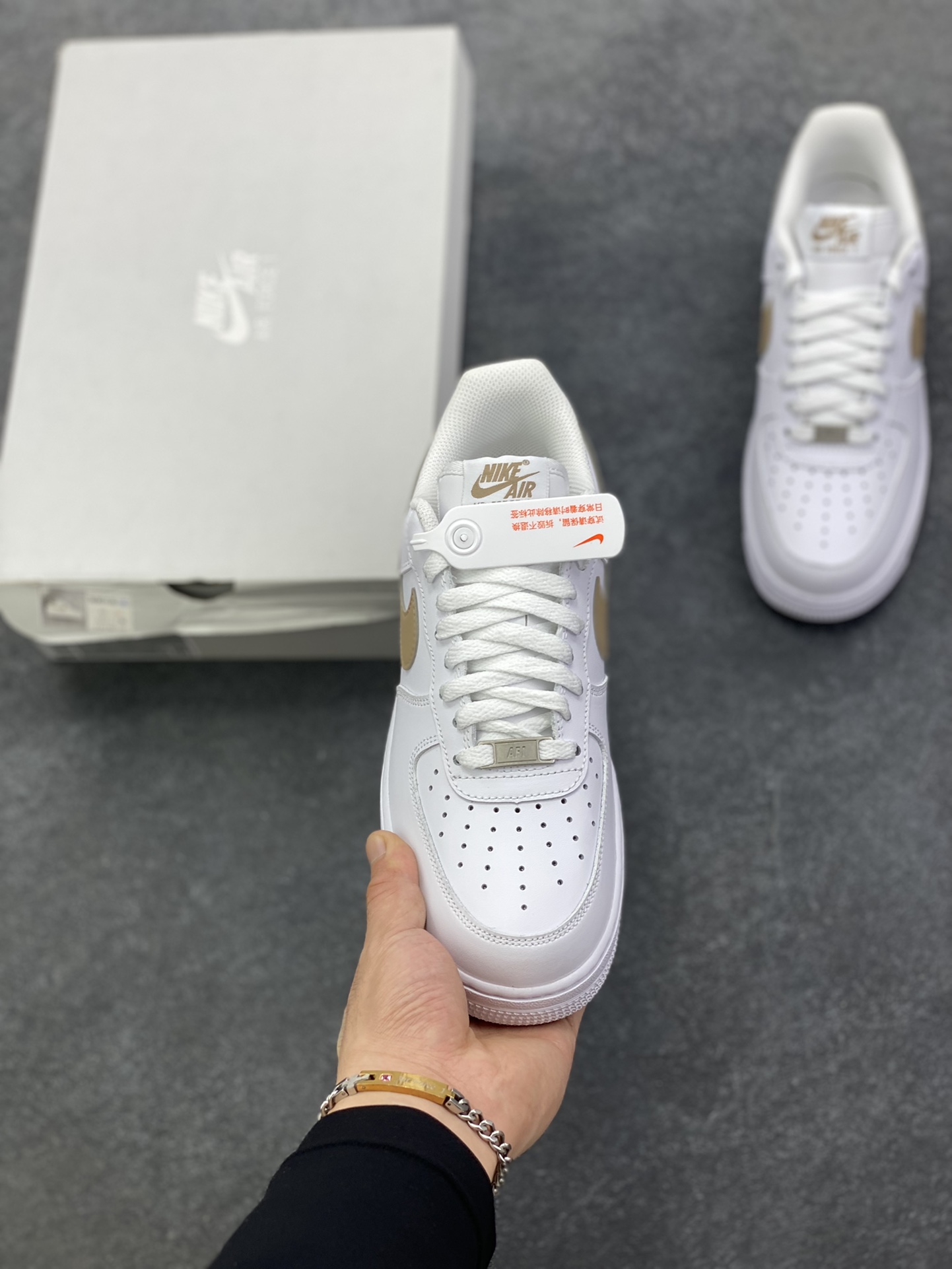 图片[2]-Nike Air Force 1‘07 Low 白腾黄 空军一号低帮休闲板鞋 原楦头原纸板 打造纯正空军版型#专注外贸渠道 全掌内置蜂窝气垫 #原盒配件 原厂中底钢印、拉帮完美 货号：FJ4146-120 尺码：36 36.5 37.5 38 38.5 39 40 40.5 41 42 42.5 43 44 44.5 45-选品中心