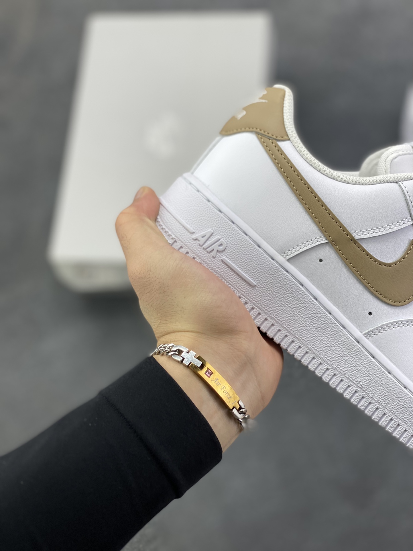 图片[6]-Nike Air Force 1‘07 Low 白腾黄 空军一号低帮休闲板鞋 原楦头原纸板 打造纯正空军版型#专注外贸渠道 全掌内置蜂窝气垫 #原盒配件 原厂中底钢印、拉帮完美 货号：FJ4146-120 尺码：36 36.5 37.5 38 38.5 39 40 40.5 41 42 42.5 43 44 44.5 45-选品中心