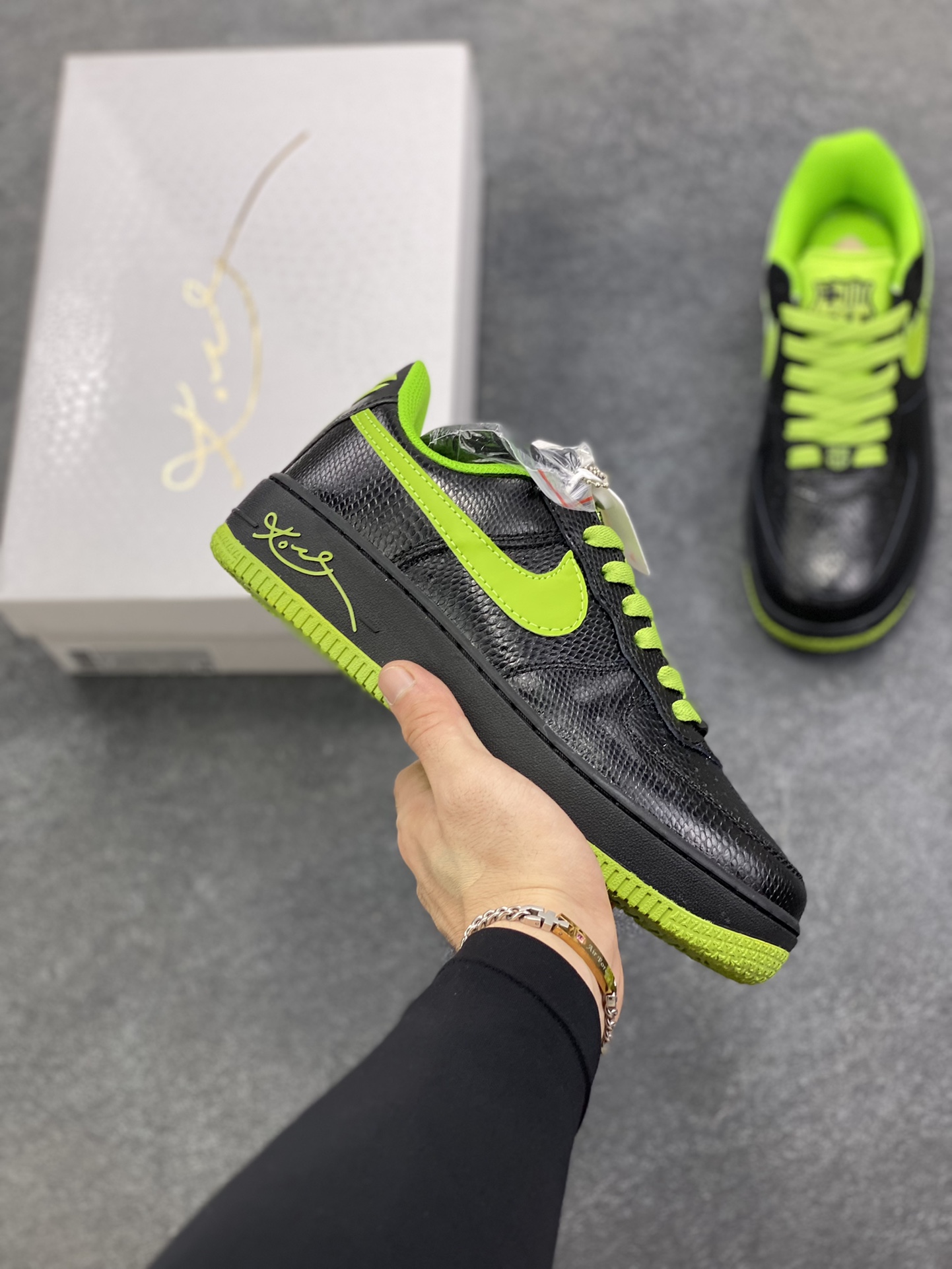 Nike Air Force 1 Low 科比 空军一号低帮运动休闲板鞋 原楦头原纸板 打造纯正空军版型 专注外贸渠道 全掌内置蜂窝气垫 原盒配件 原厂中底钢印、拉帮完美 货号：HV9409-001 尺码：36 36.5 37.5 38 38.5 39 40 40.5 41 42 42.5 43 44 44.5 45-选品中心