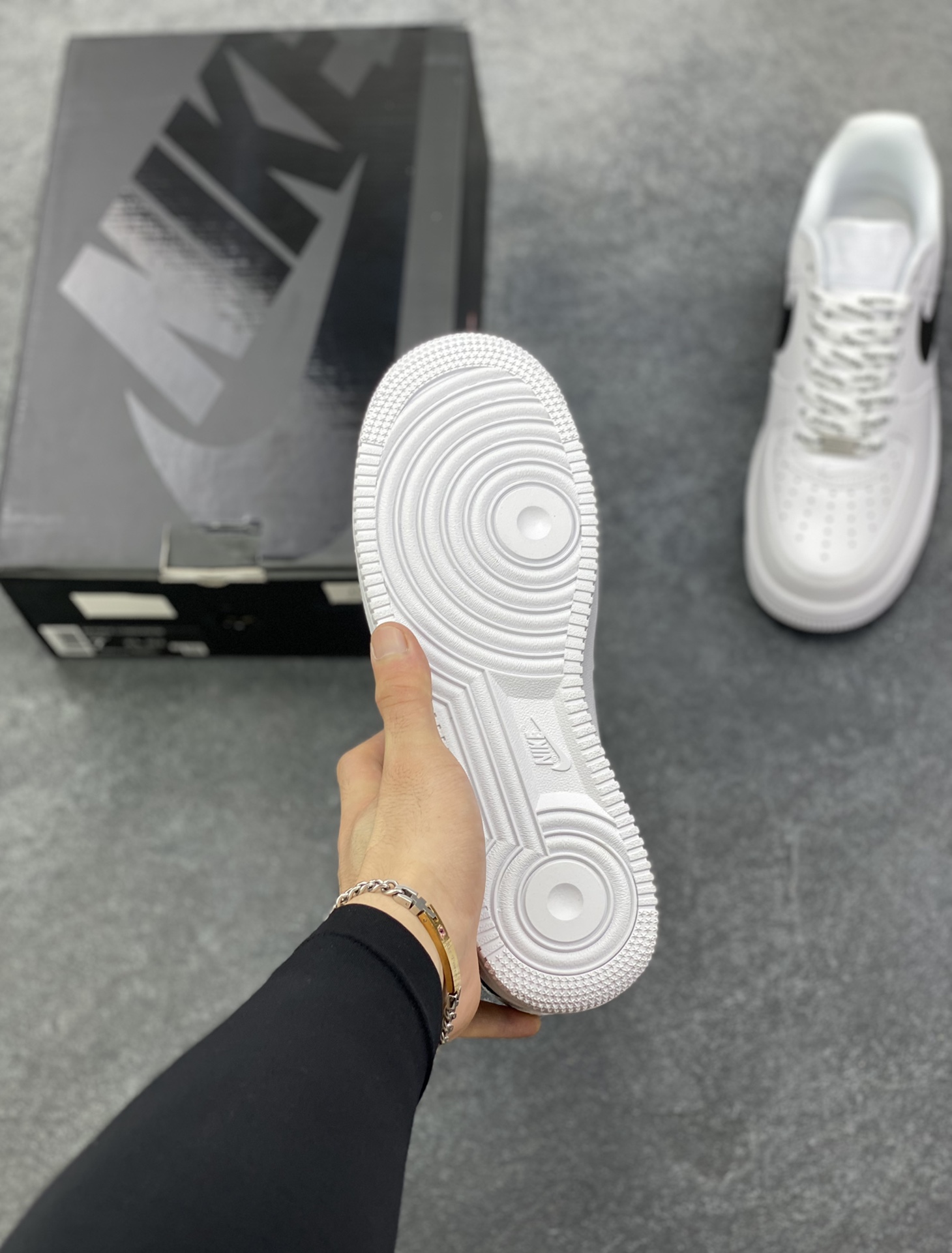 图片[5]-Nike Air Force 1 Low Supreme联名 空军一号低帮运动休闲板鞋 原楦头原纸板 打造纯正空军版型 专注外贸渠道 全掌内置蜂窝气垫 原盒配件 原厂中底钢印、拉帮完美 货号：CU9225-102 尺码：36 36.5 37.5 38 38.5 39 40 40.5 41 42 42.5 43 44 44.5 45-选品中心