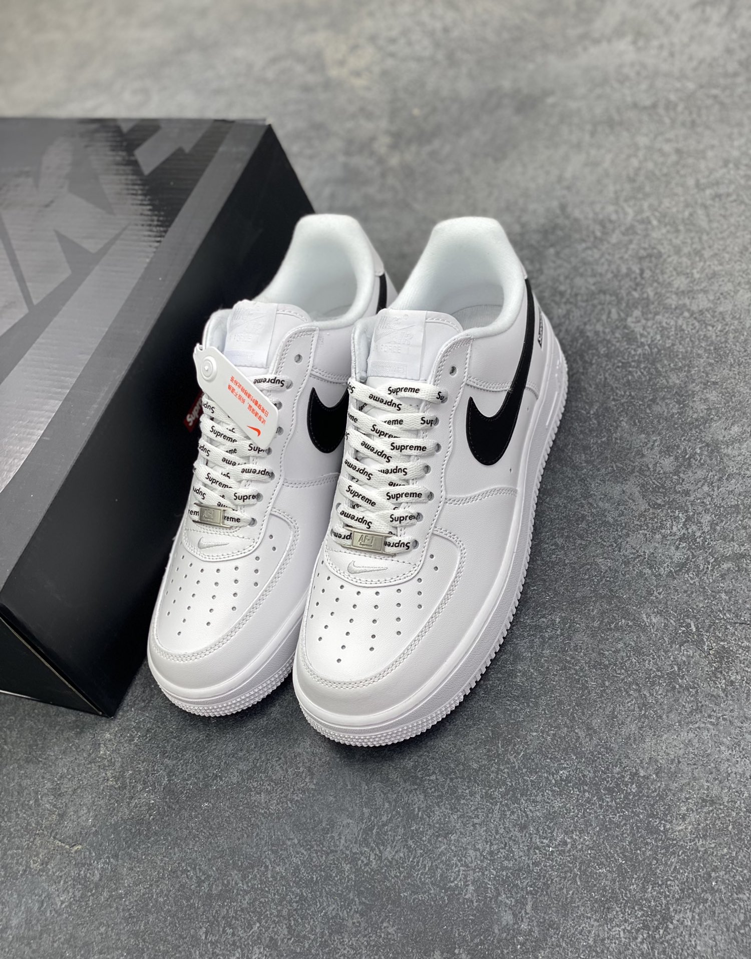 图片[8]-Nike Air Force 1 Low Supreme联名 空军一号低帮运动休闲板鞋 原楦头原纸板 打造纯正空军版型 专注外贸渠道 全掌内置蜂窝气垫 原盒配件 原厂中底钢印、拉帮完美 货号：CU9225-102 尺码：36 36.5 37.5 38 38.5 39 40 40.5 41 42 42.5 43 44 44.5 45-选品中心