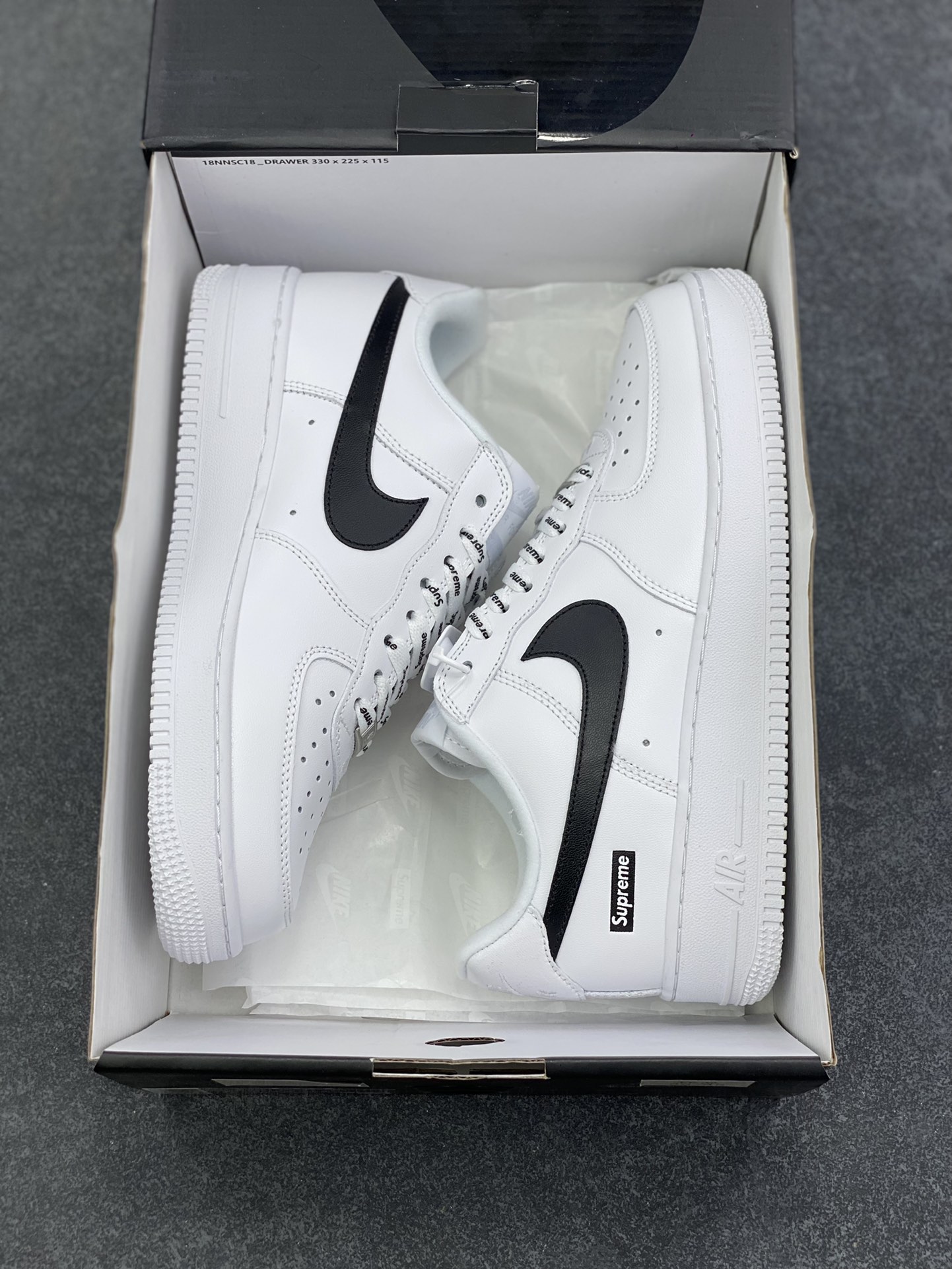 图片[9]-Nike Air Force 1 Low Supreme联名 空军一号低帮运动休闲板鞋 原楦头原纸板 打造纯正空军版型 专注外贸渠道 全掌内置蜂窝气垫 原盒配件 原厂中底钢印、拉帮完美 货号：CU9225-102 尺码：36 36.5 37.5 38 38.5 39 40 40.5 41 42 42.5 43 44 44.5 45-选品中心