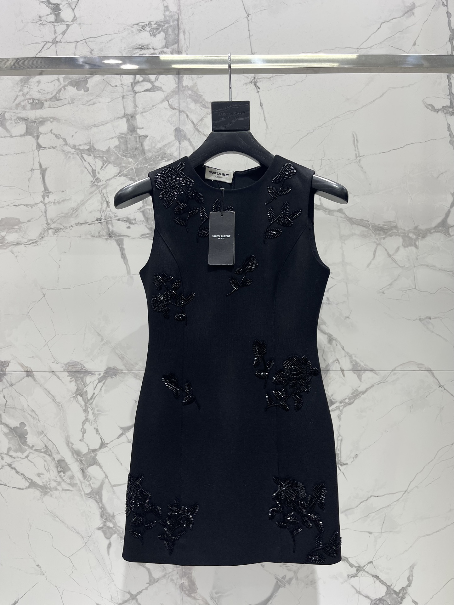 Вечернее платье Saint Laurent с декоративными элементами