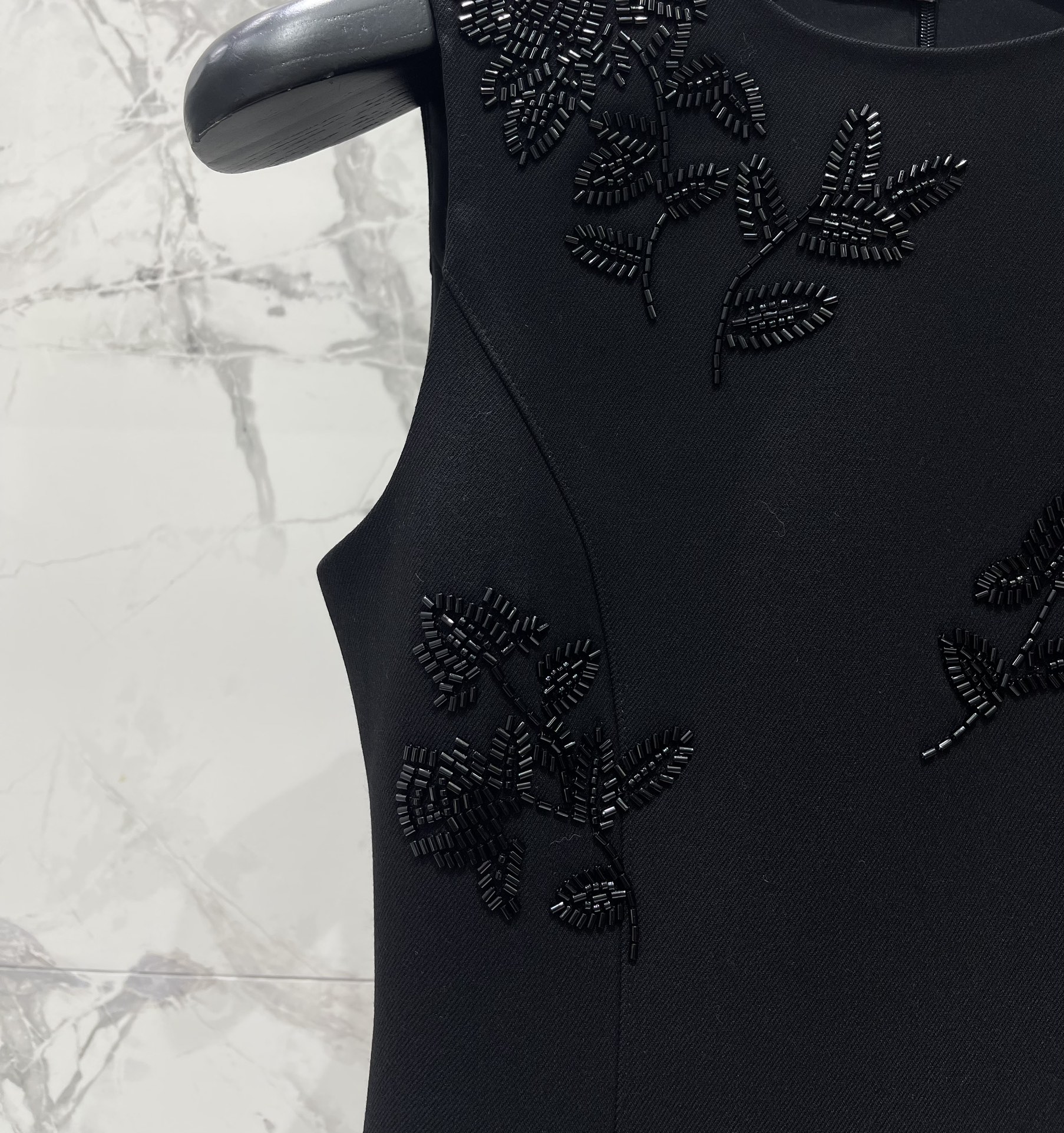 Вечернее платье Saint Laurent с декоративными элементами