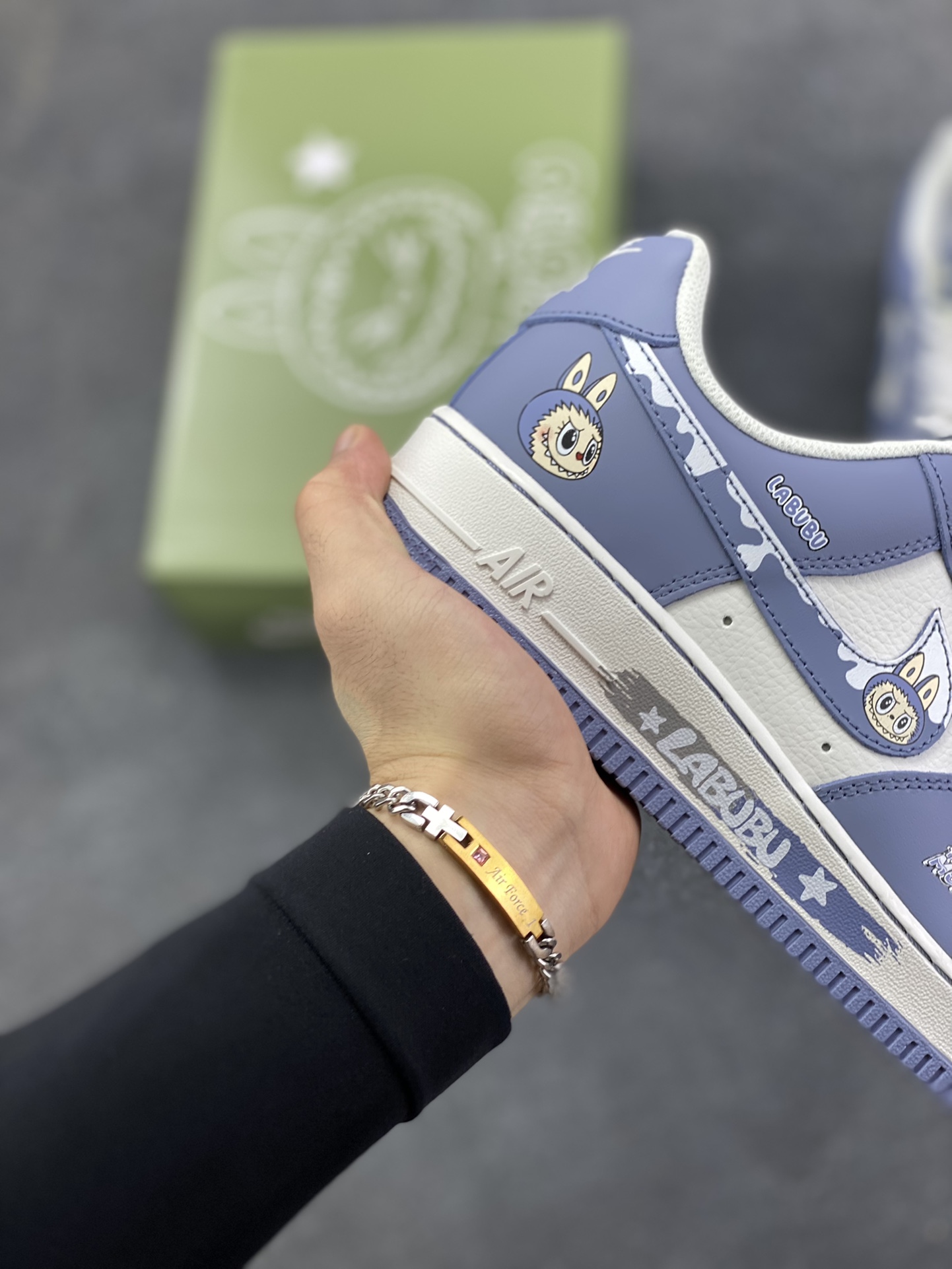 图片[6]-NIke Air Force 1 \’07 Low “灰色涂鸦拉布布”空军一号 低帮 运动鞋 休闲鞋 折边针车 工艺难度大 原楦头原纸板 原装鞋盒 定制五金配件 内置全掌气垫 原厂鞋底 货号：KJ5188-004 尺码：36 36.5 37.5 38 38.5 39 40 40.5 41 42 42.5 43 44 44.5 45-选品中心